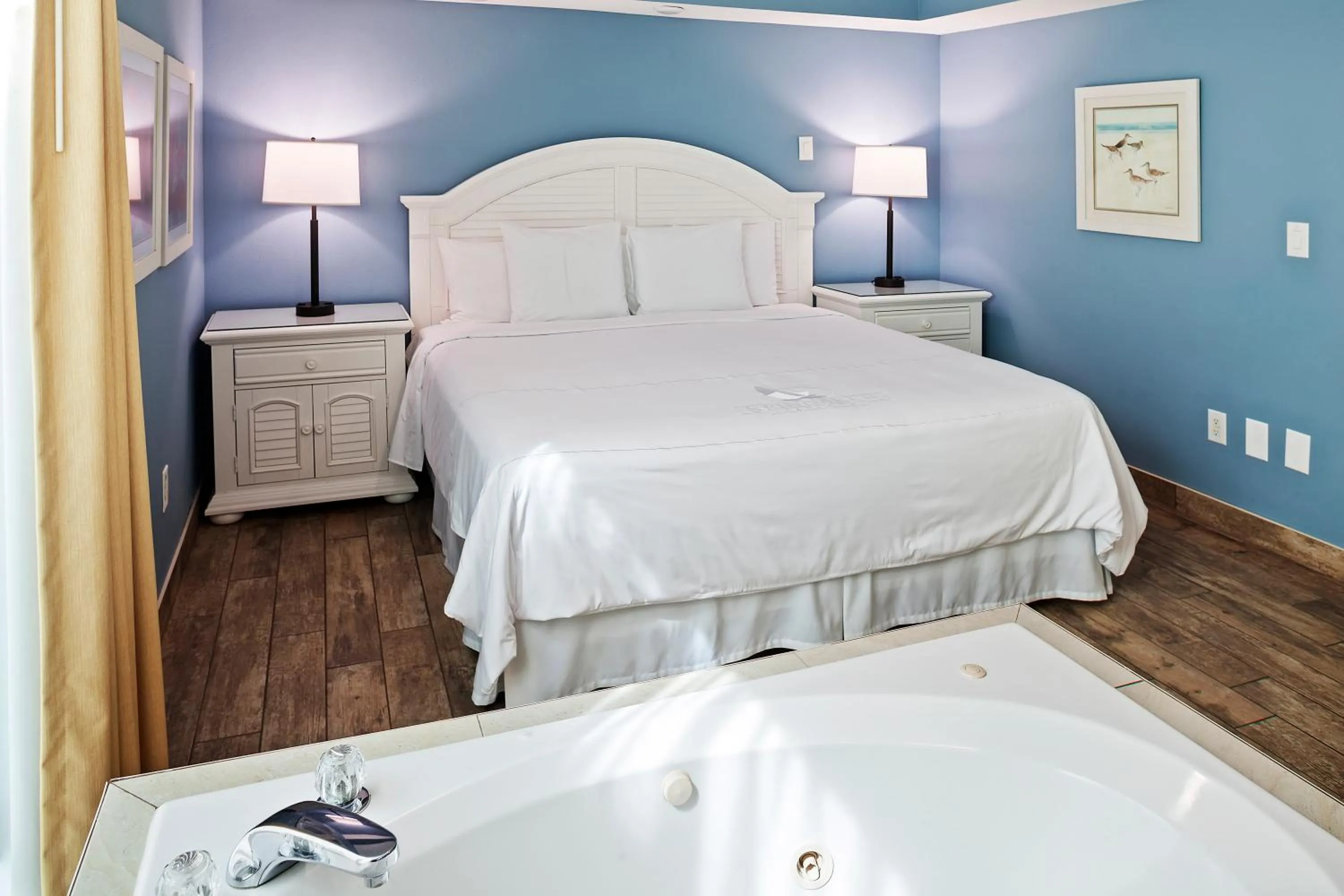 Bedroom, Bed in Royal Floridian Resort by Spinnaker
