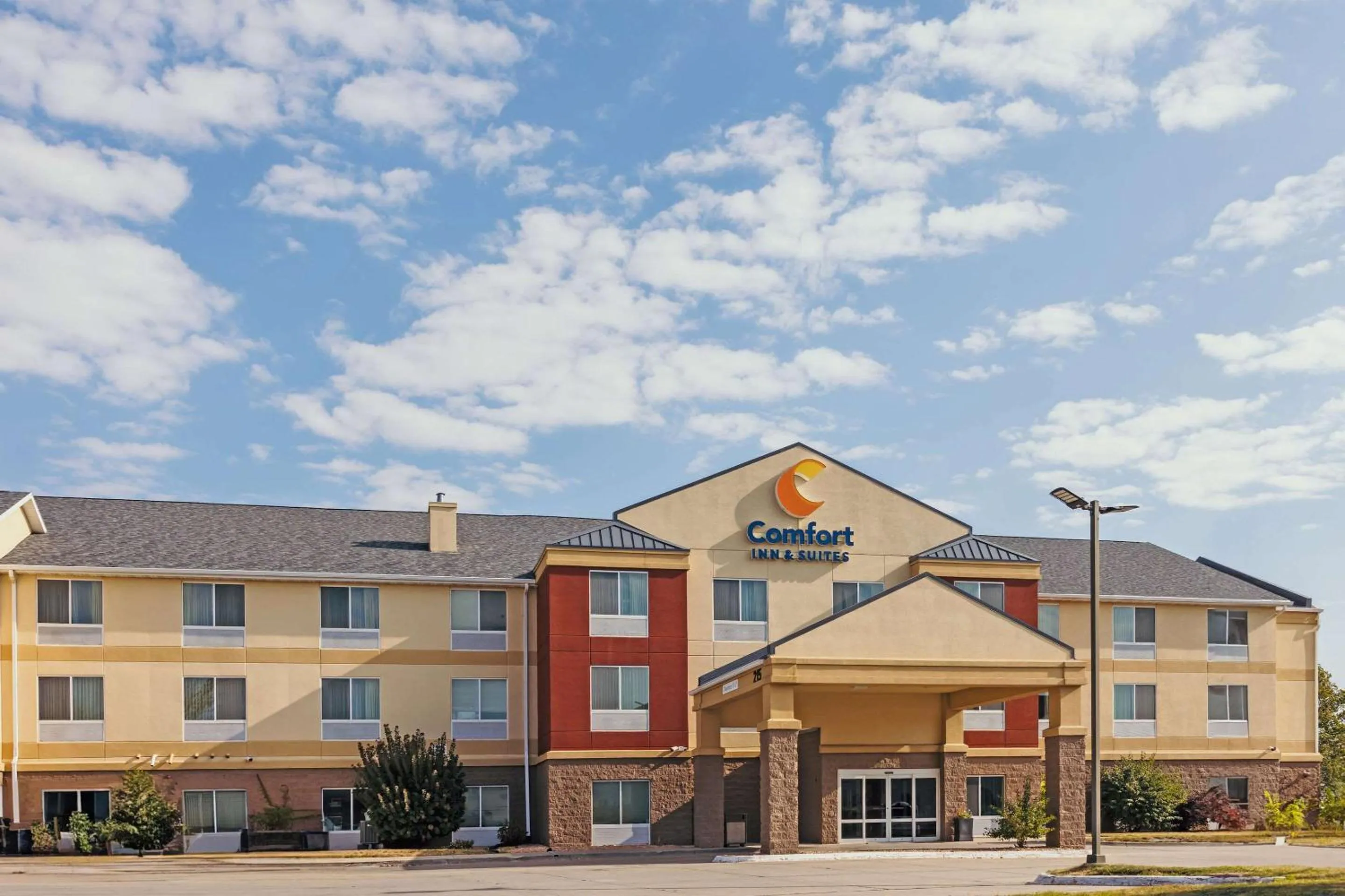 Property building in Comfort Inn & Suites Ankeny - Des Moines