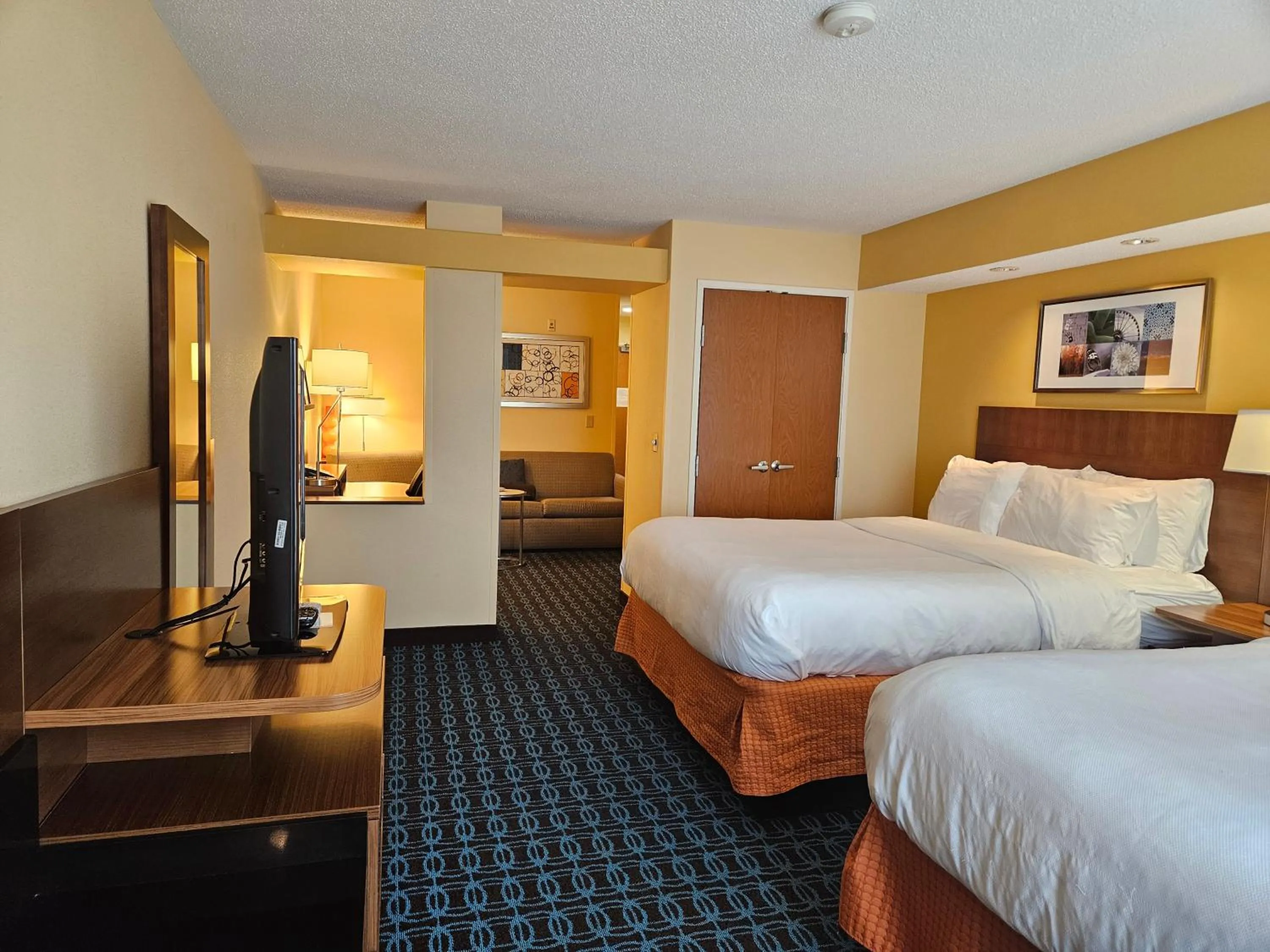 Bed in Comfort Inn & Suites Ankeny - Des Moines