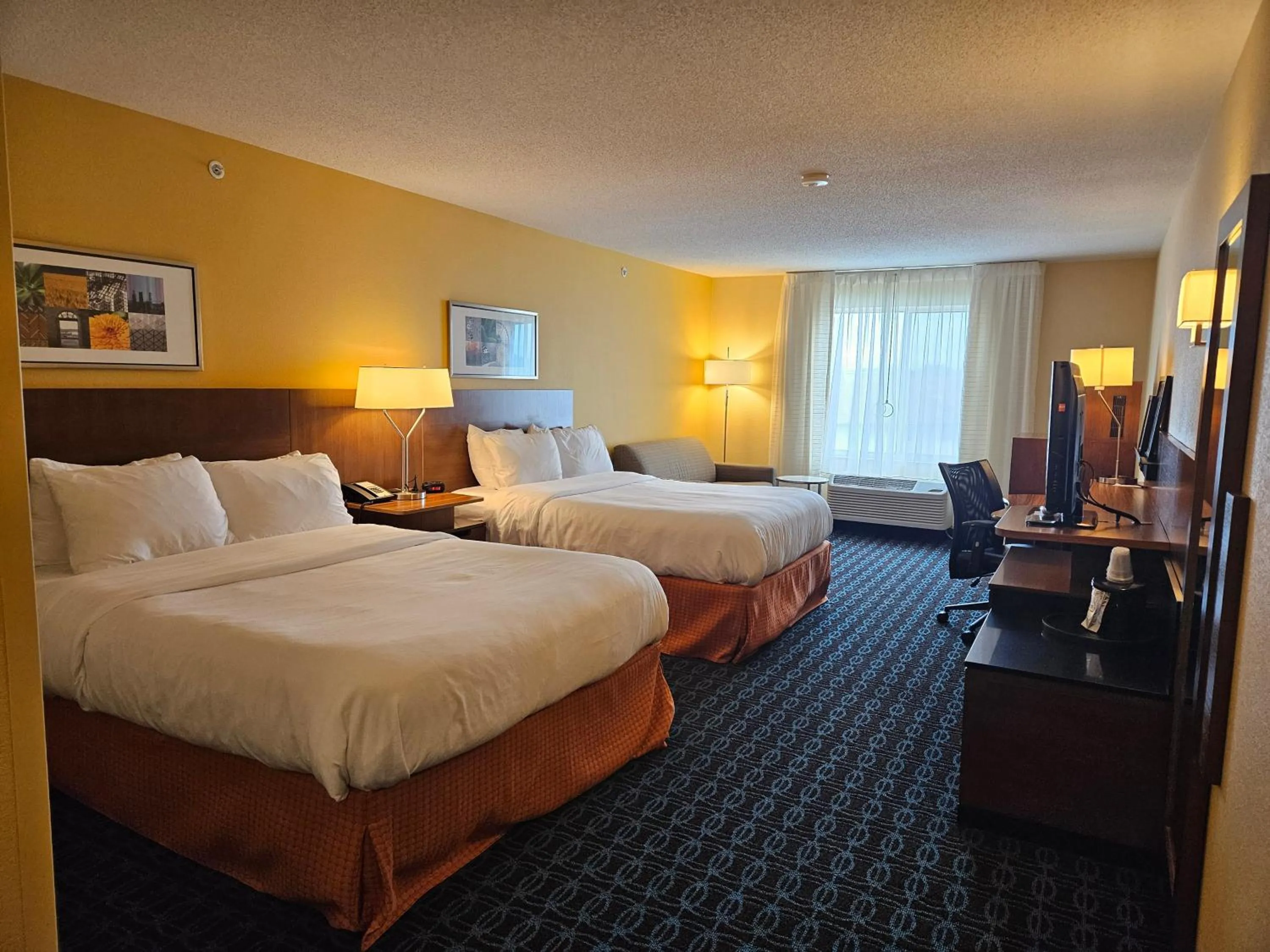 Bed in Comfort Inn & Suites Ankeny - Des Moines