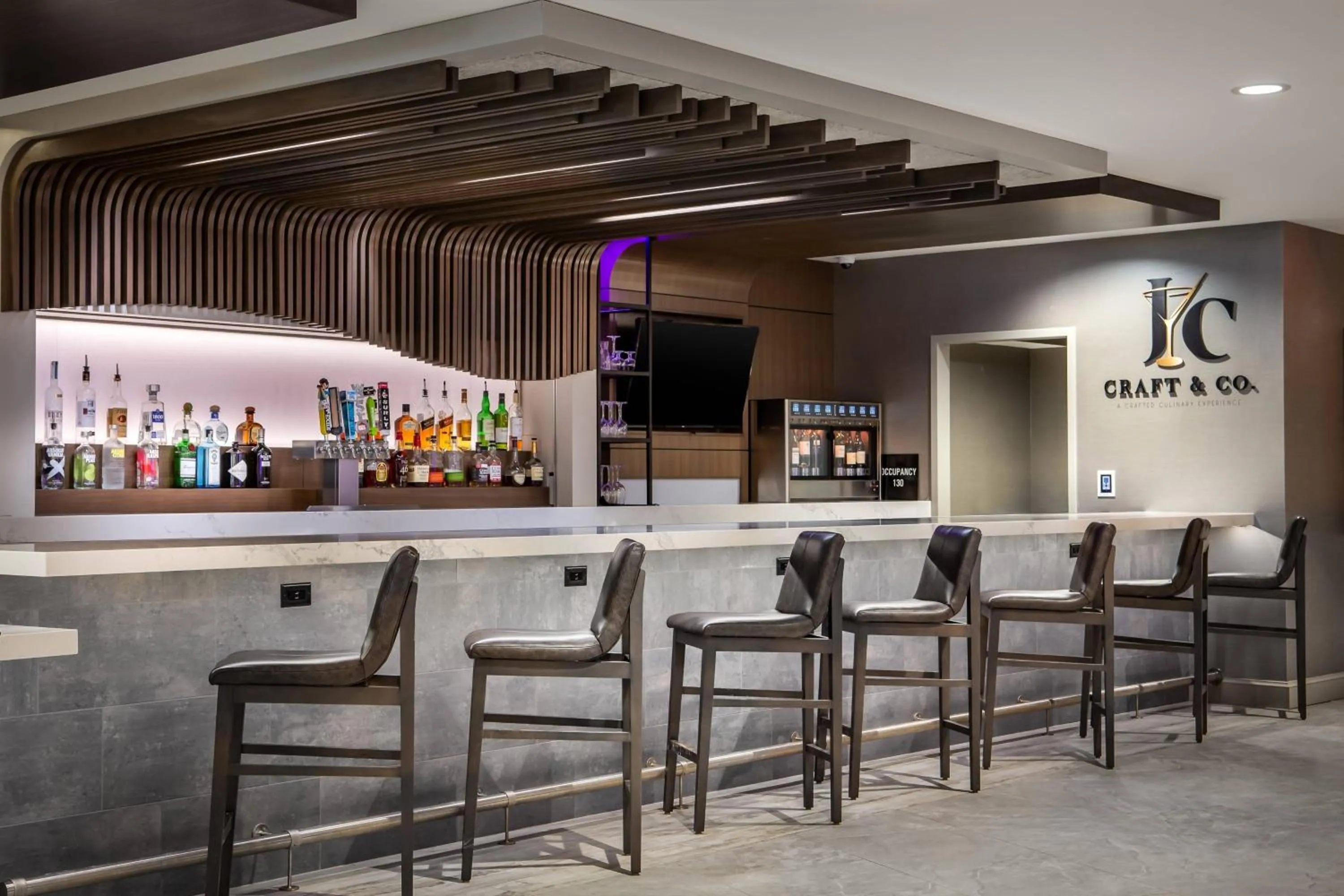 Lounge or bar in West Des Moines Marriott