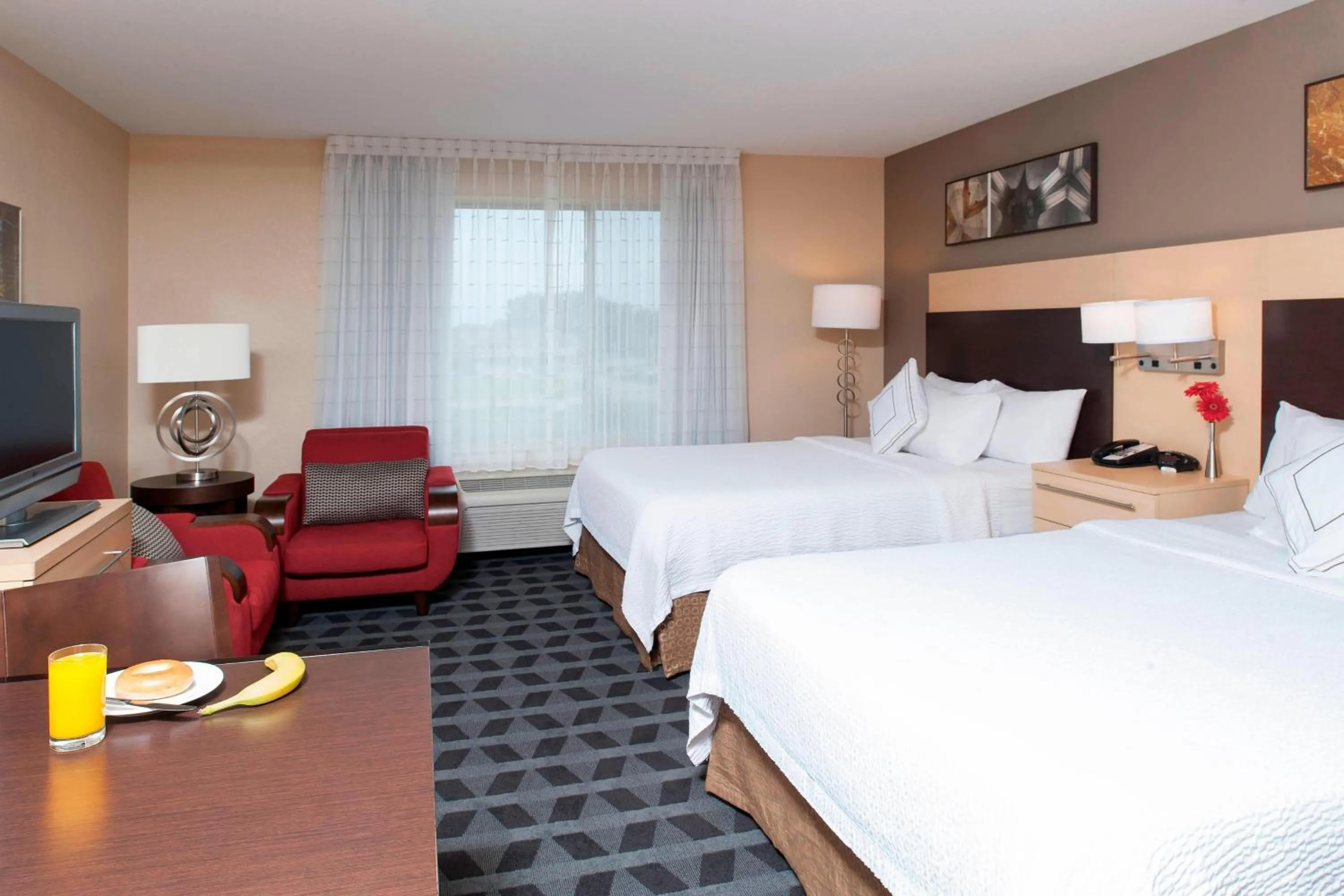 Photo of the whole room, Bed in TownePlace Suites Des Moines Urbandale