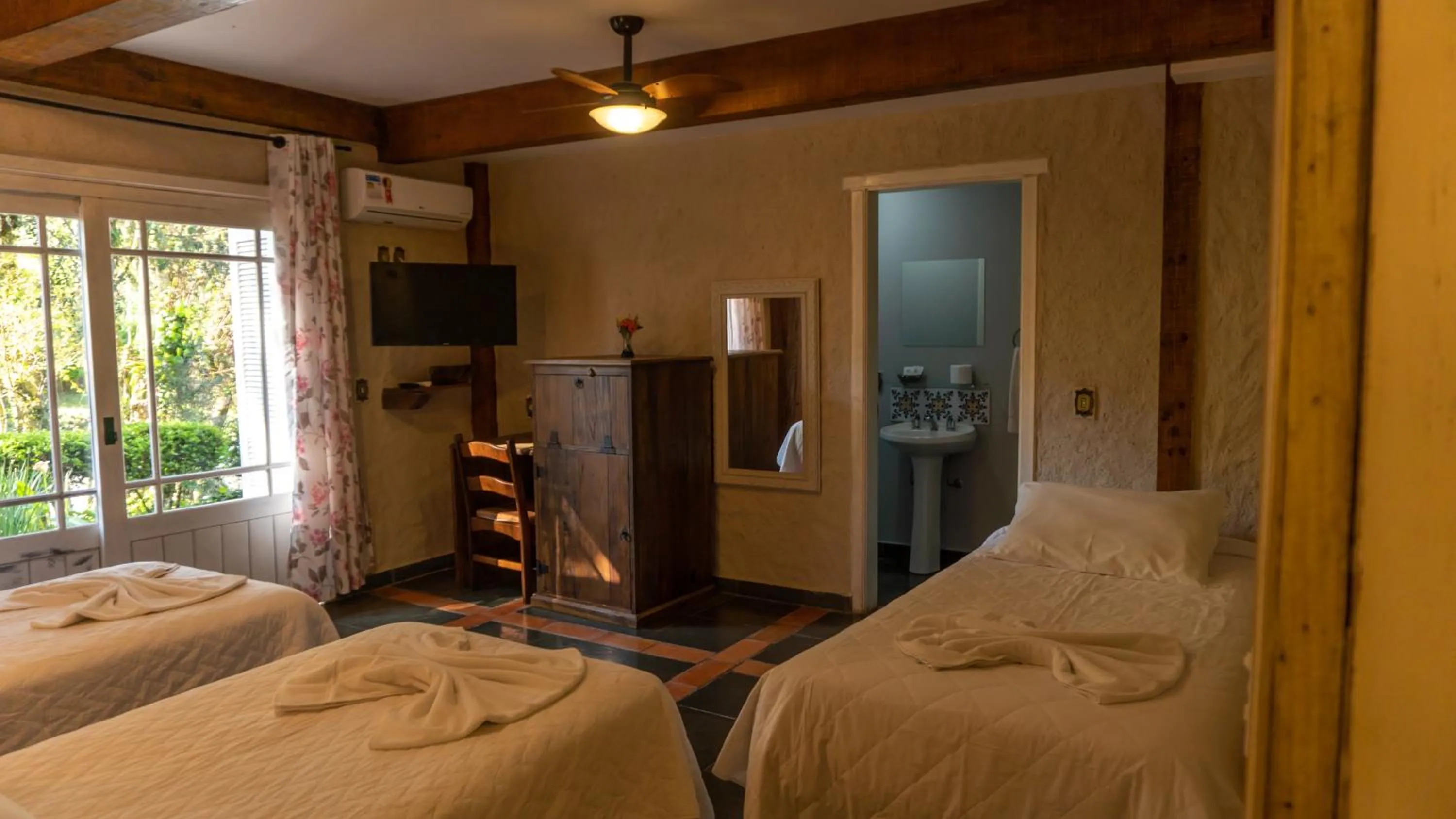 Bed in Aardvark Inn Pousada