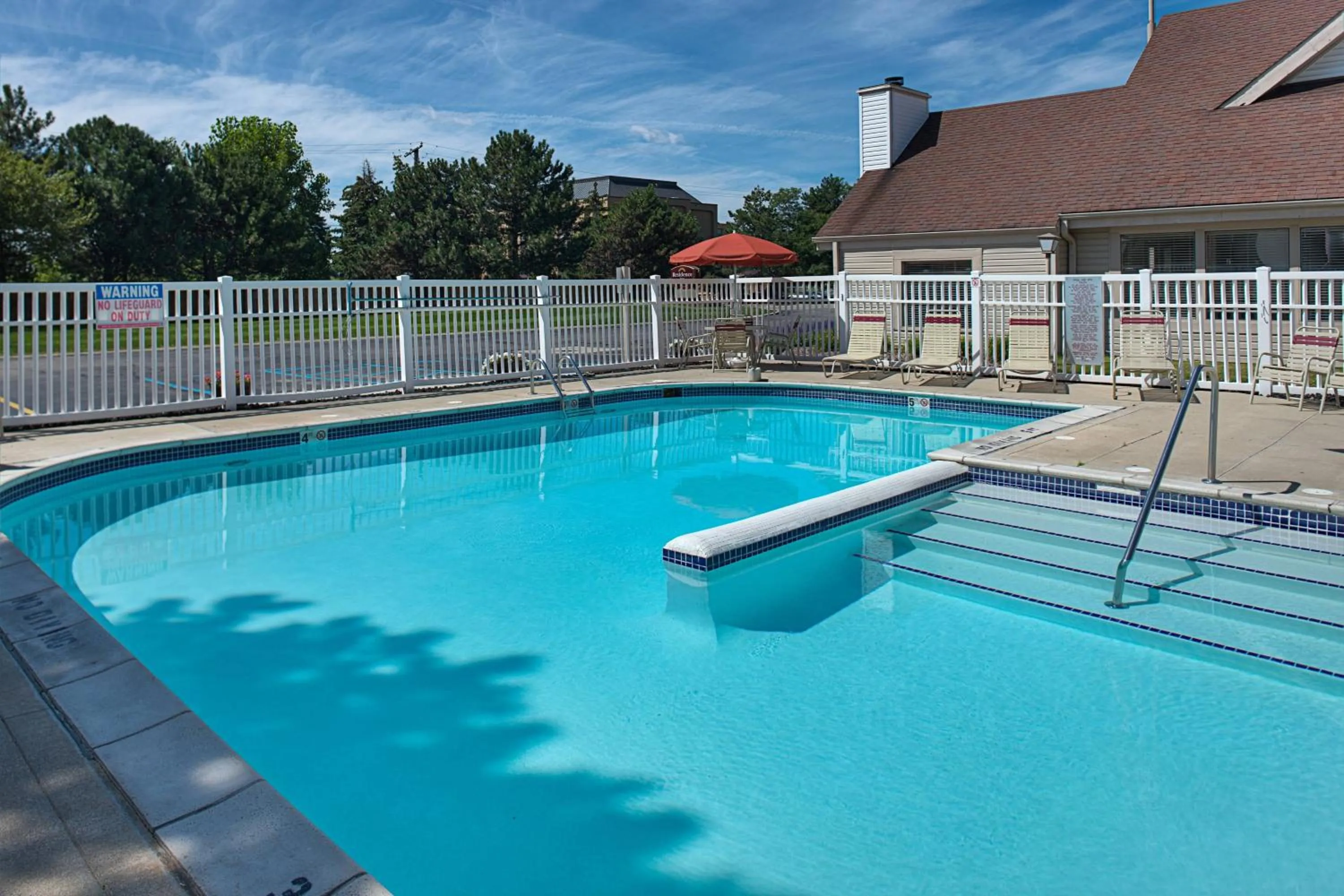 Swimming pool in Residence Inn Detroit Troy/Madison Heights