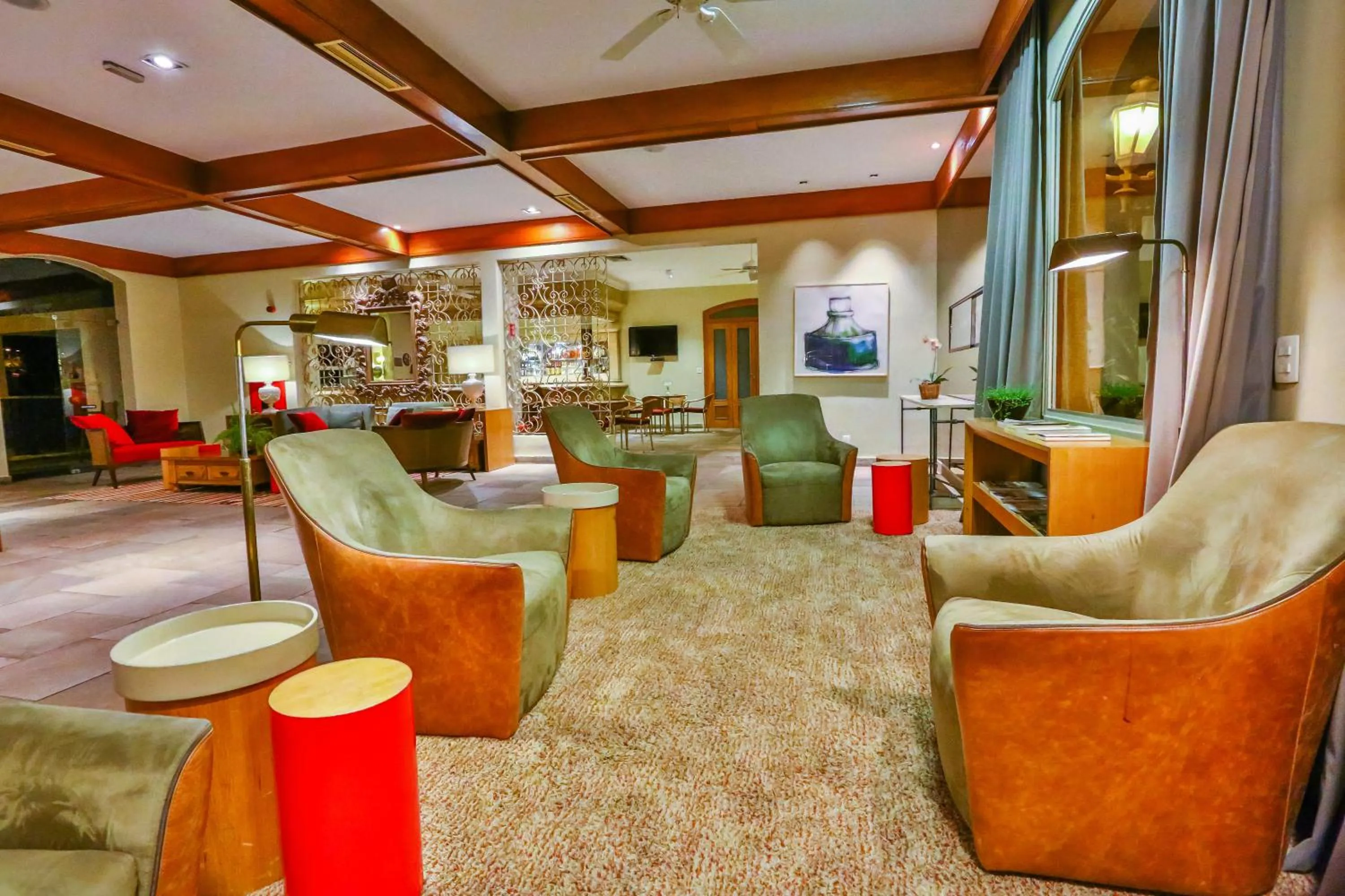 Communal lounge/ TV room in Sun Valley Marília by Atlantica