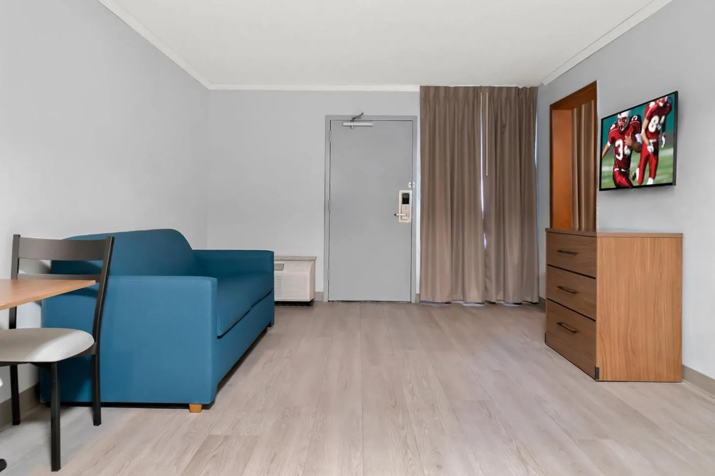 Photo of the whole room in Red Roof Inn Auburn Hills