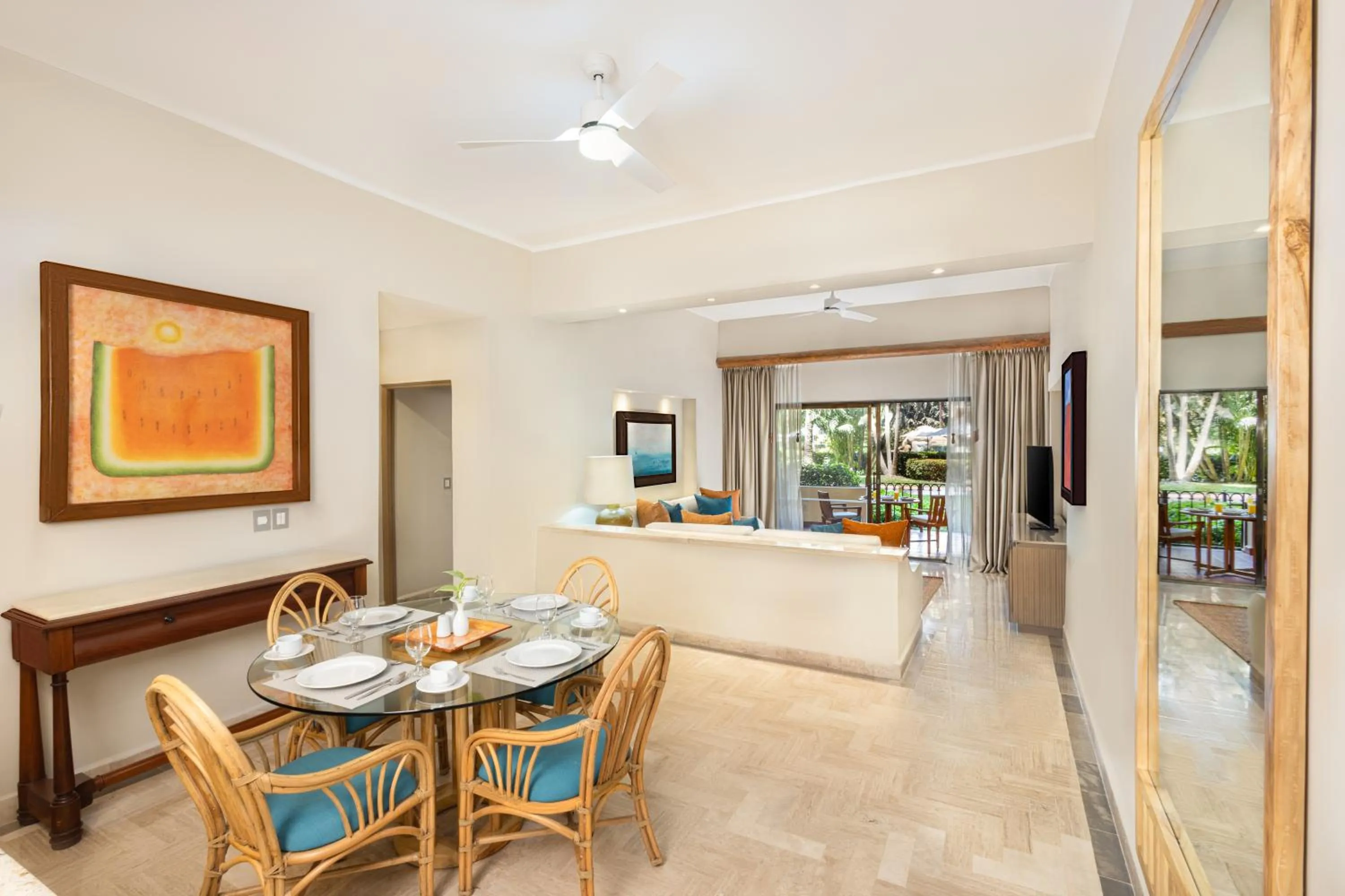 Dining area in Velas Vallarta Suite Resort All-Inclusive