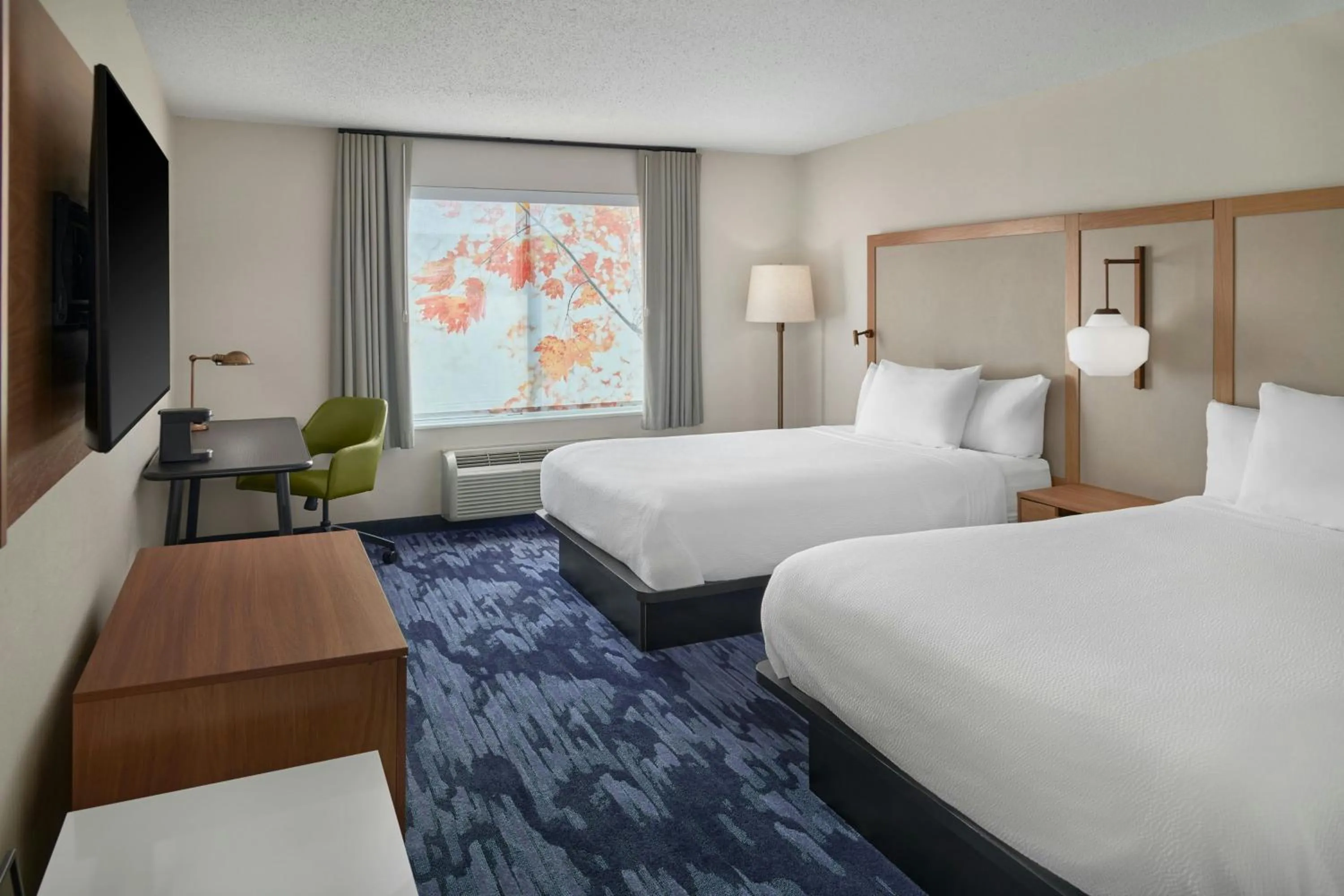 Photo of the whole room, Bed in Fairfield Inn & Suites Detroit Farmington Hills