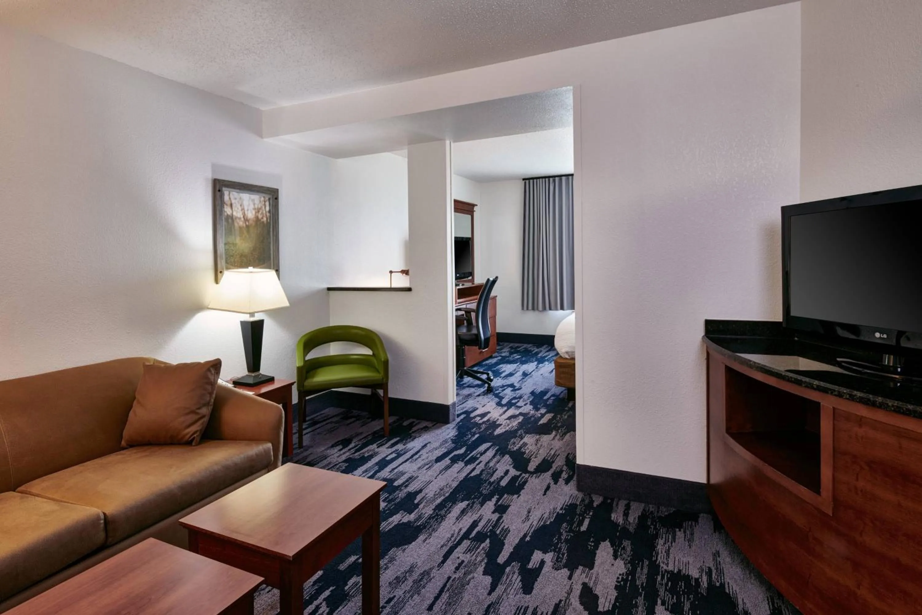 Bedroom in Fairfield Inn & Suites Detroit Livonia