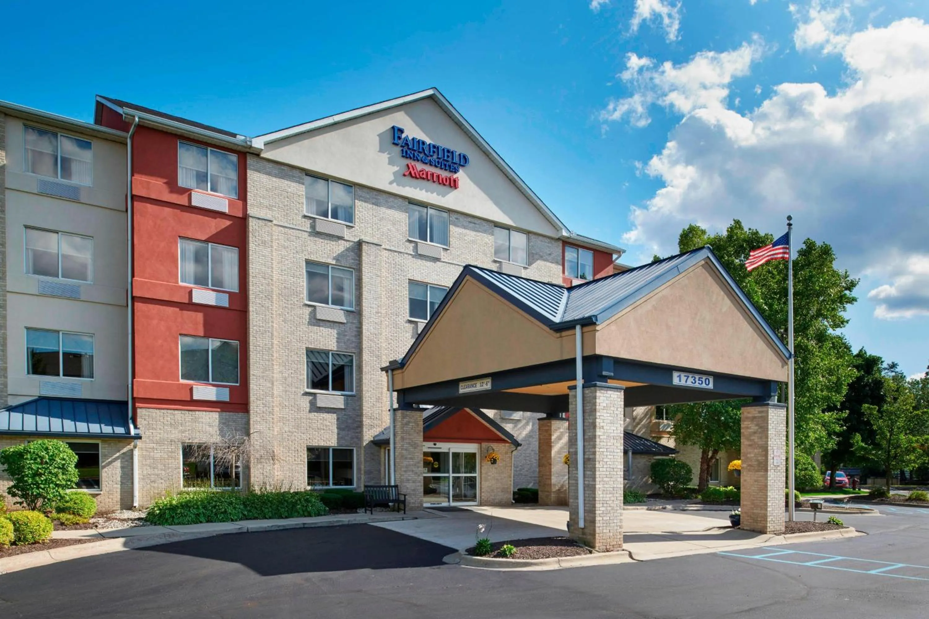 Property building in Fairfield Inn & Suites Detroit Livonia
