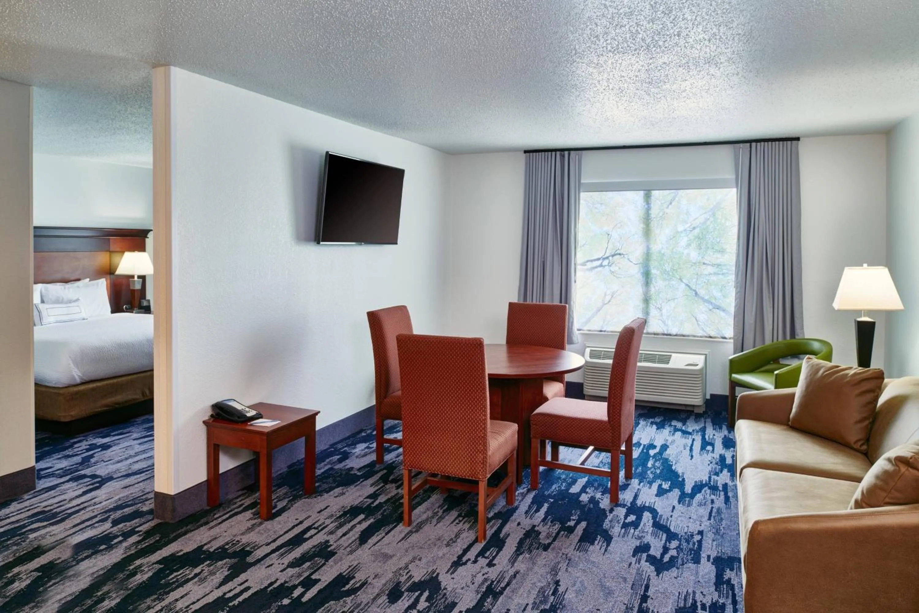 Bedroom, Bed in Fairfield Inn & Suites Detroit Livonia