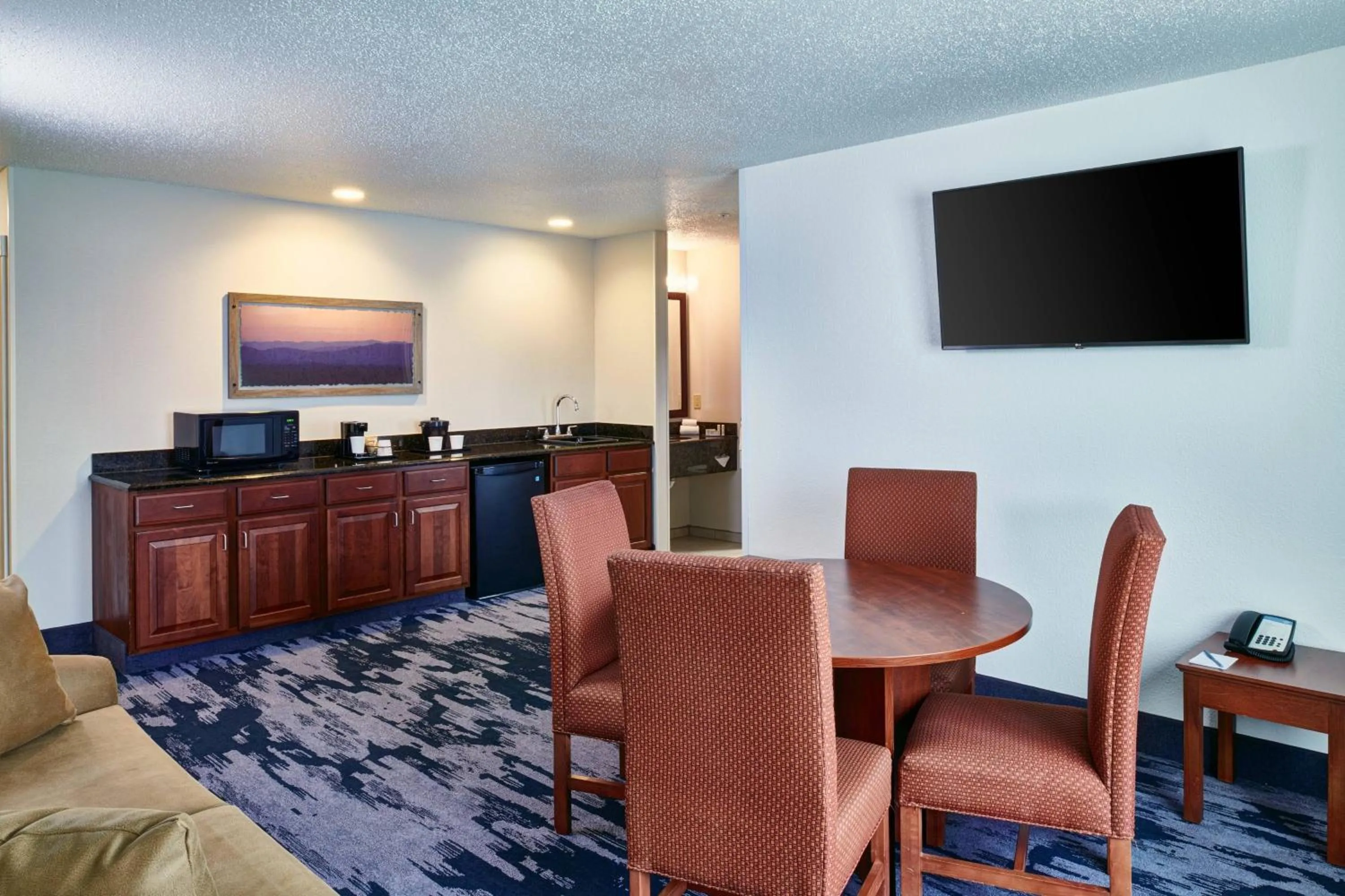 Living room in Fairfield Inn & Suites Detroit Livonia