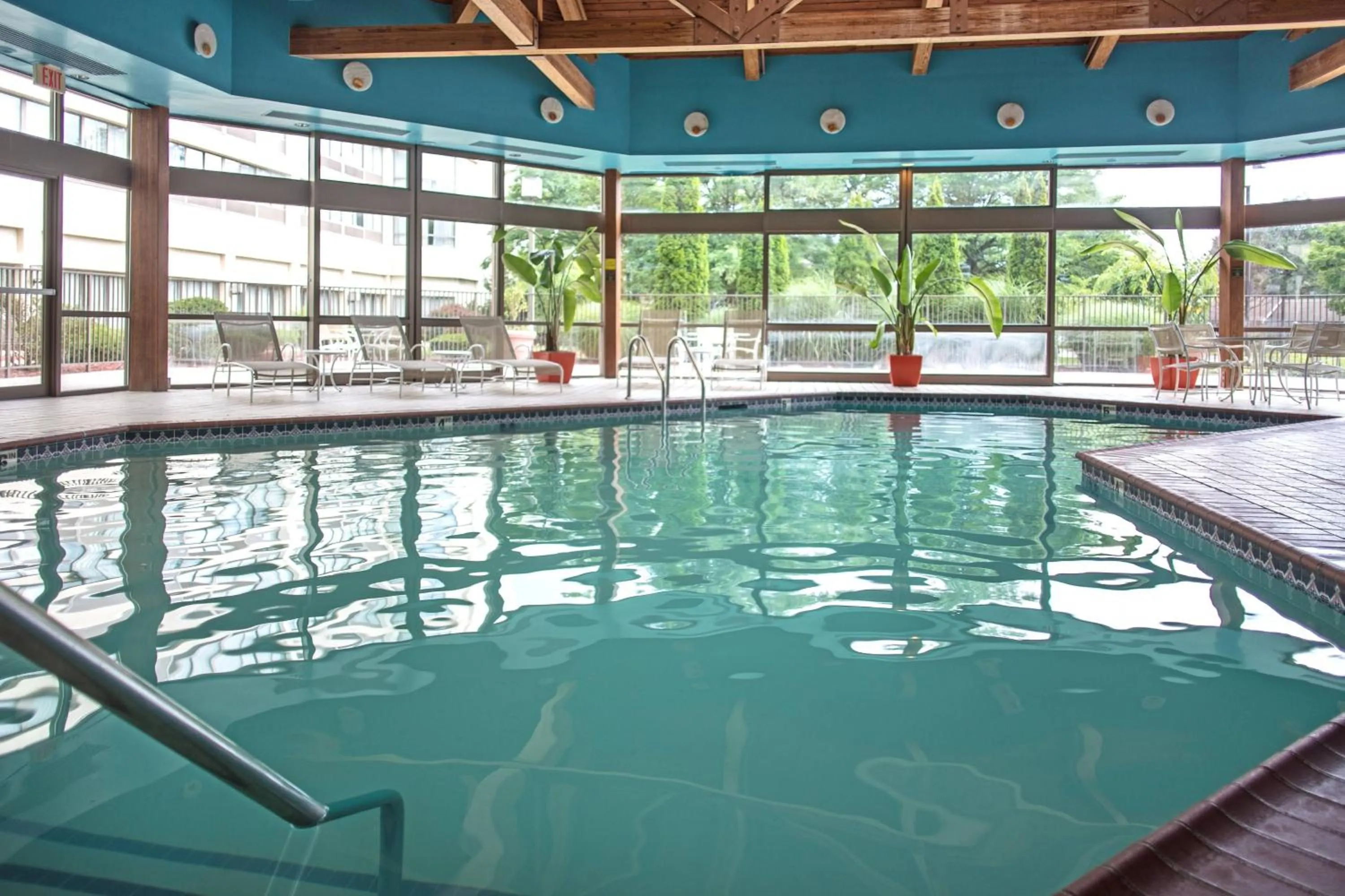 Swimming pool in Detroit Marriott Southfield