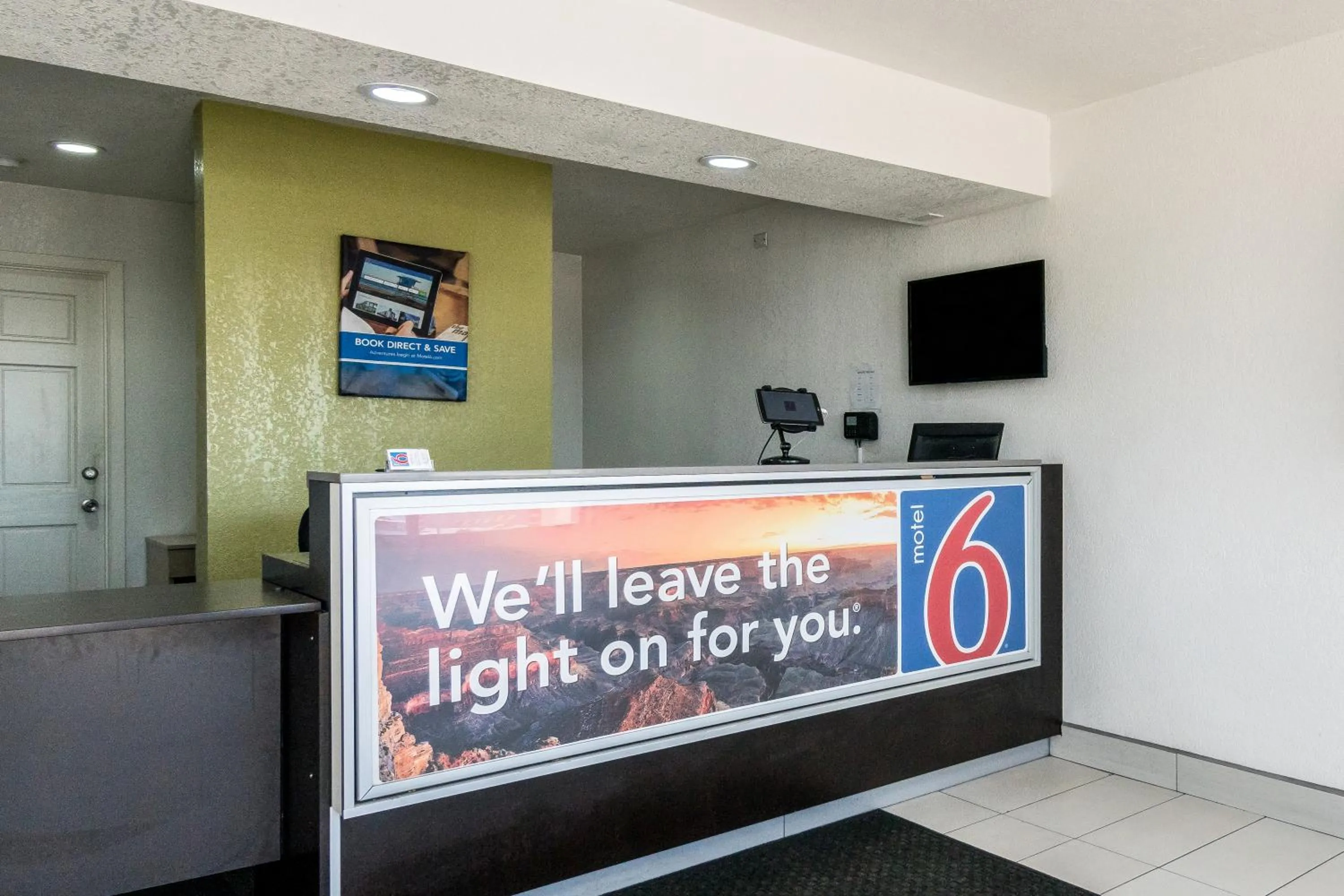 Lobby or reception in Motel 6 Fort Worth, TX - North