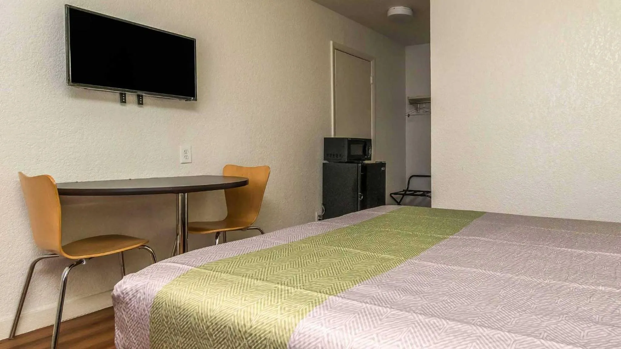 Bedroom, Bed in Motel 6 Fort Worth, TX - North