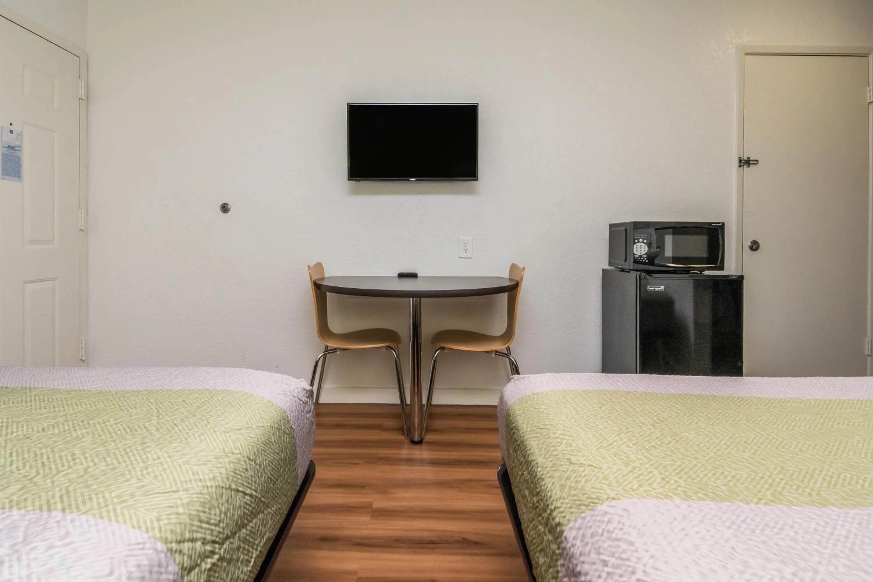 Bed in Motel 6 Fort Worth, TX - North