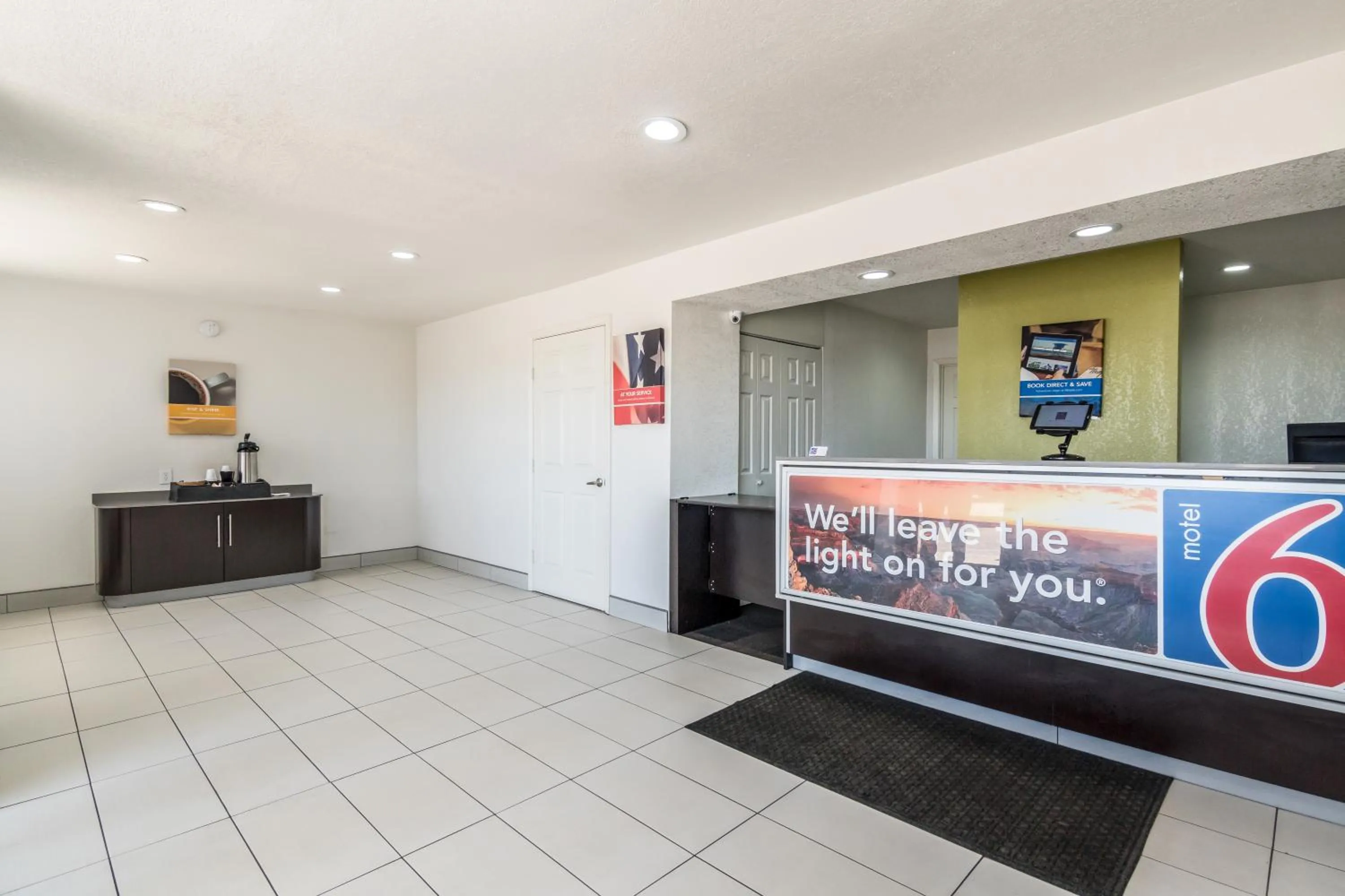 Lobby or reception in Motel 6 Fort Worth, TX - North