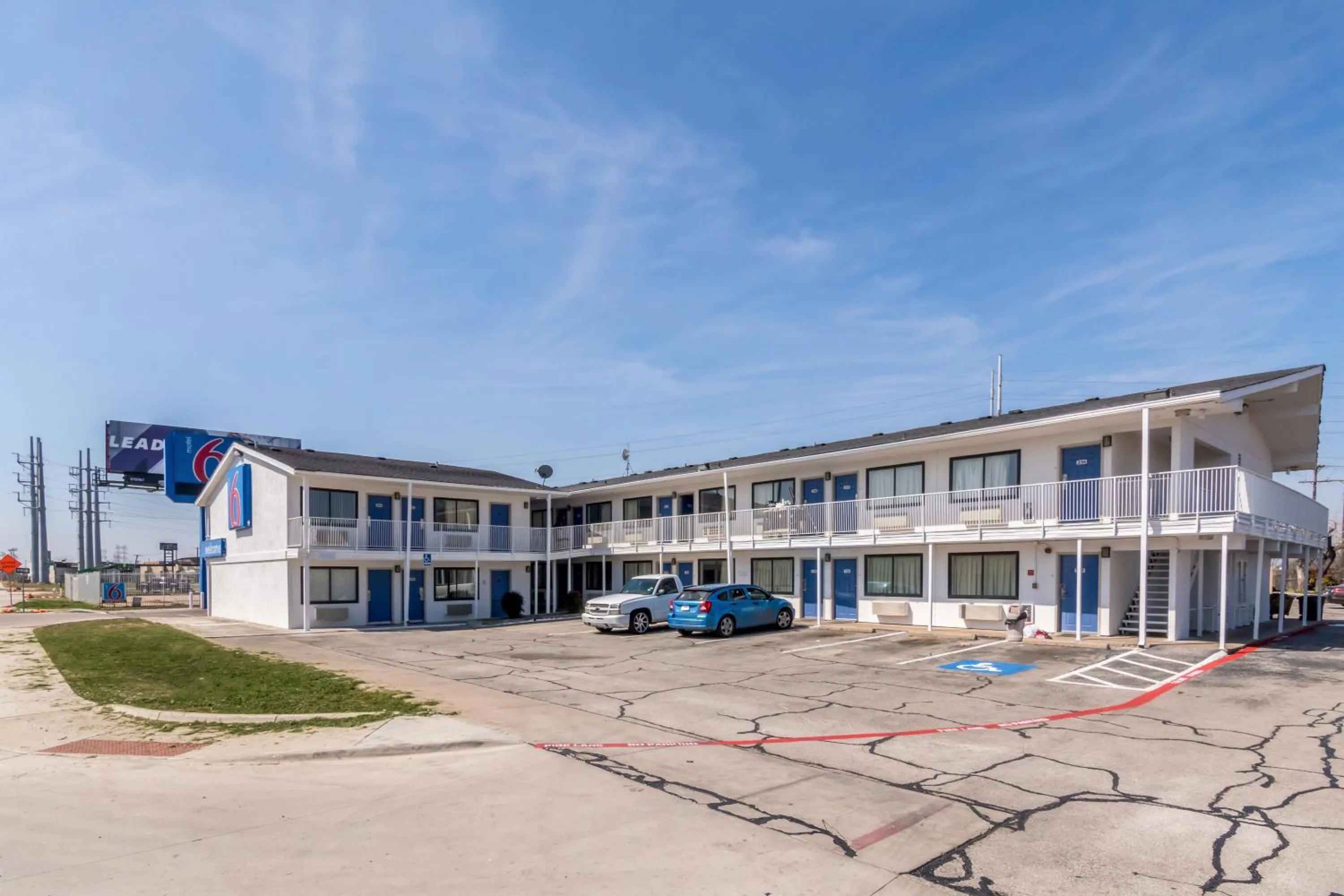 Parking in Motel 6 Fort Worth, TX - North