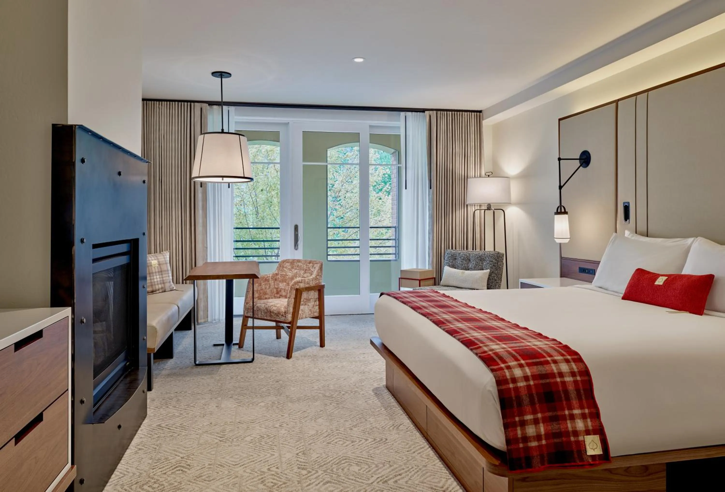 Bedroom, Bed in Limelight Hotel Aspen