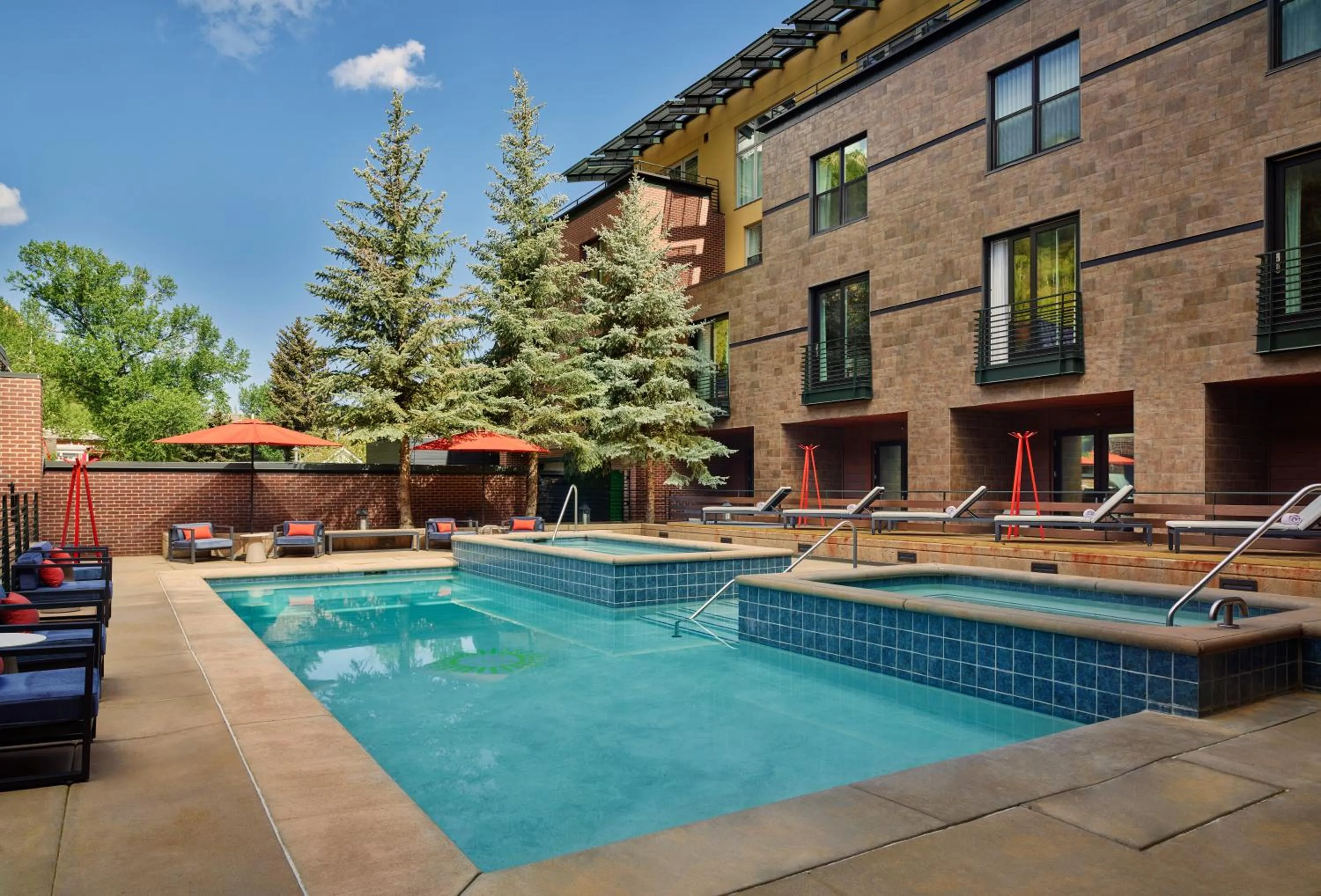 Swimming pool in Limelight Hotel Aspen