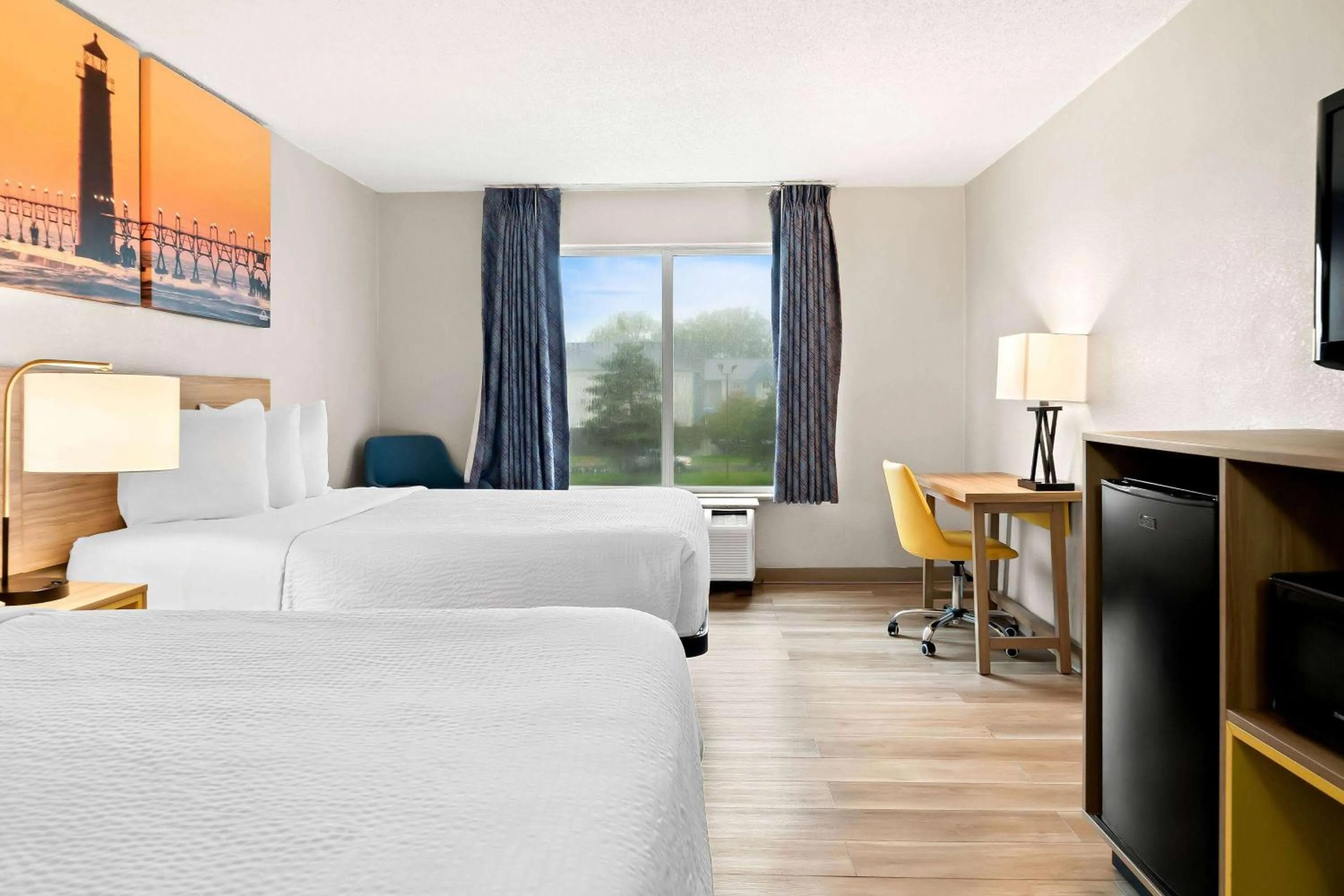 Bed in Days Inn & Suites by Wyndham Warren