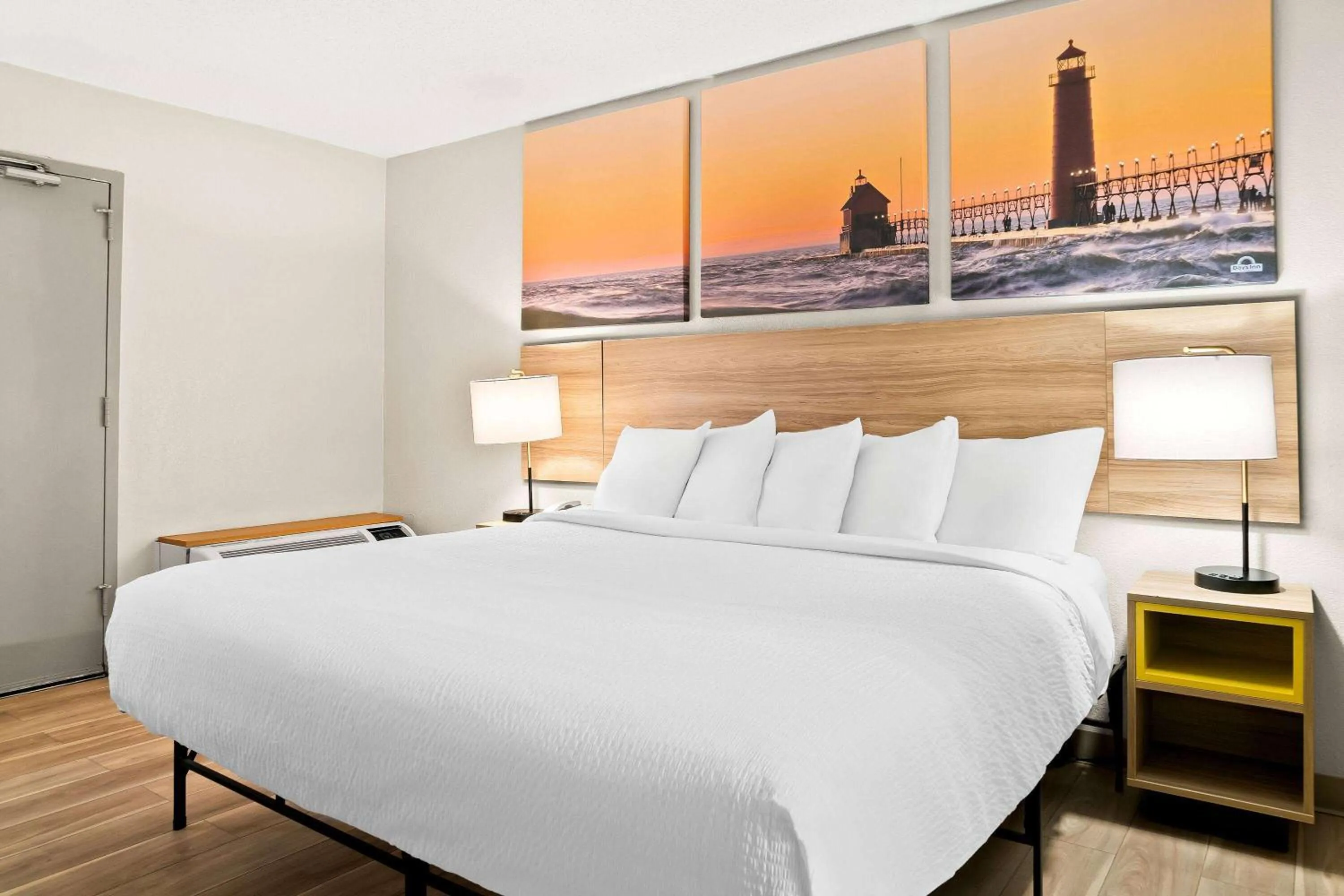 Bed in Days Inn & Suites by Wyndham Warren