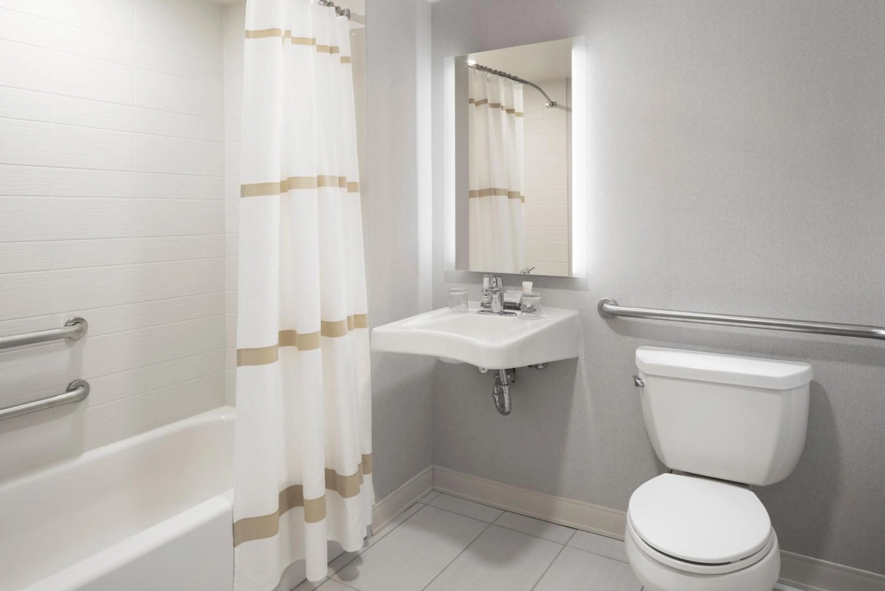 Bathroom in Ann Arbor Marriott Ypsilanti at Eagle Crest