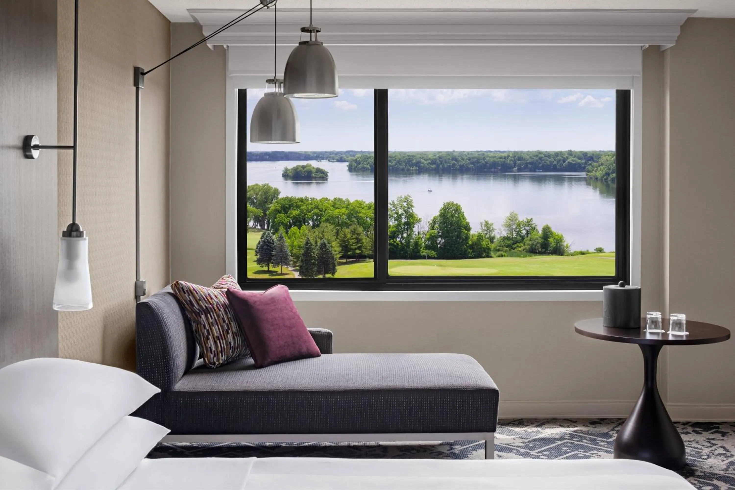 Photo of the whole room, Bed in Ann Arbor Marriott Ypsilanti at Eagle Crest