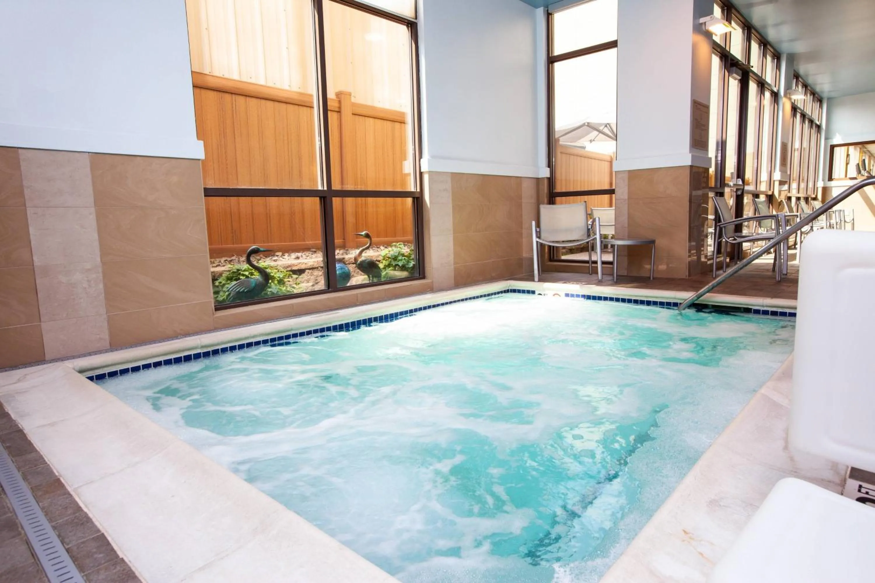 Swimming pool in SpringHill Suites Wenatchee