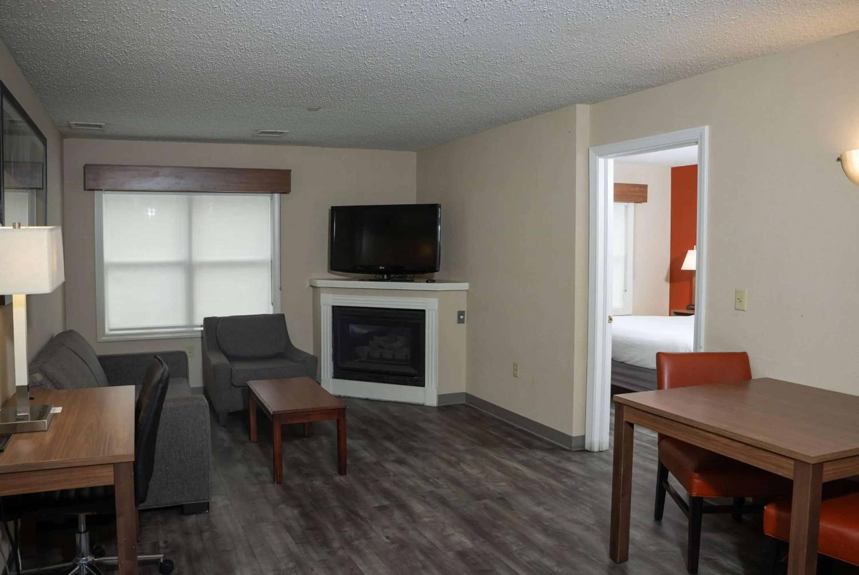 Photo of the whole room in Hawthorn Suites by Wyndham Erie