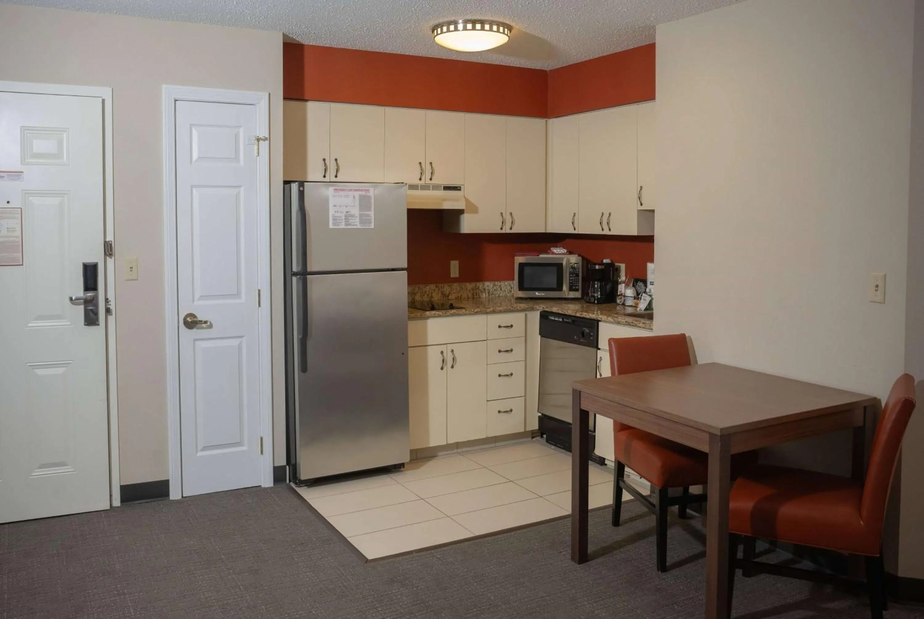 Photo of the whole room in Hawthorn Suites by Wyndham Erie