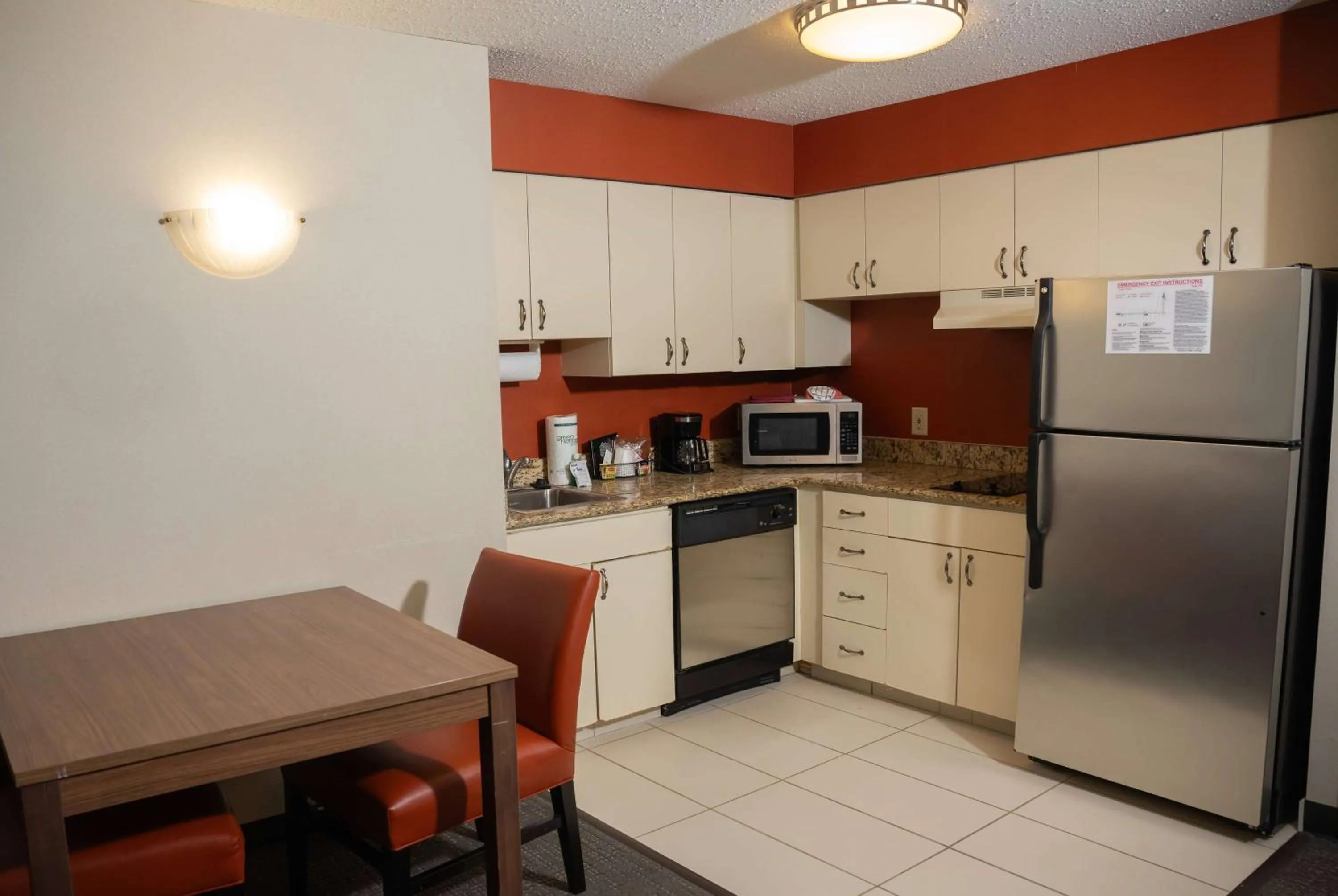 Photo of the whole room in Hawthorn Suites by Wyndham Erie