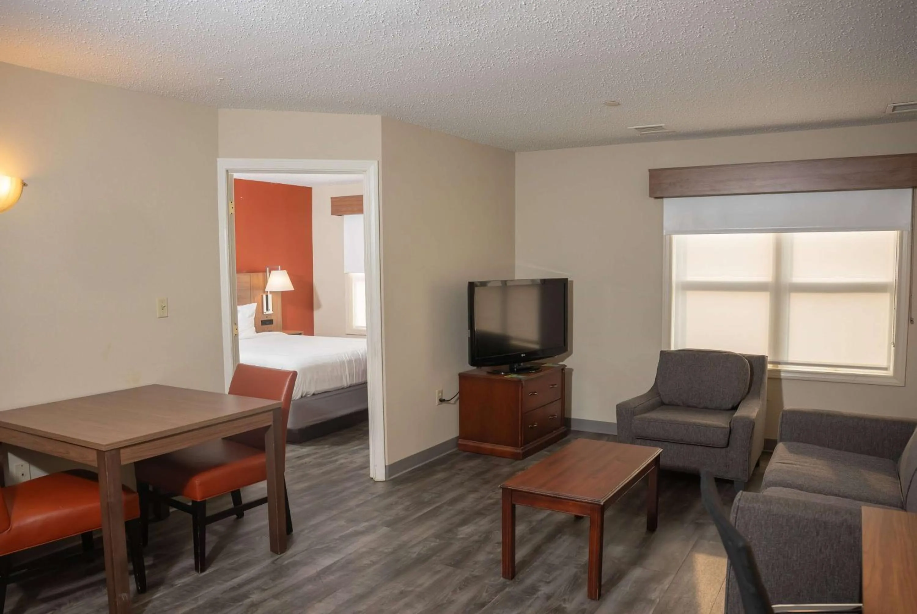 Photo of the whole room in Hawthorn Suites by Wyndham Erie