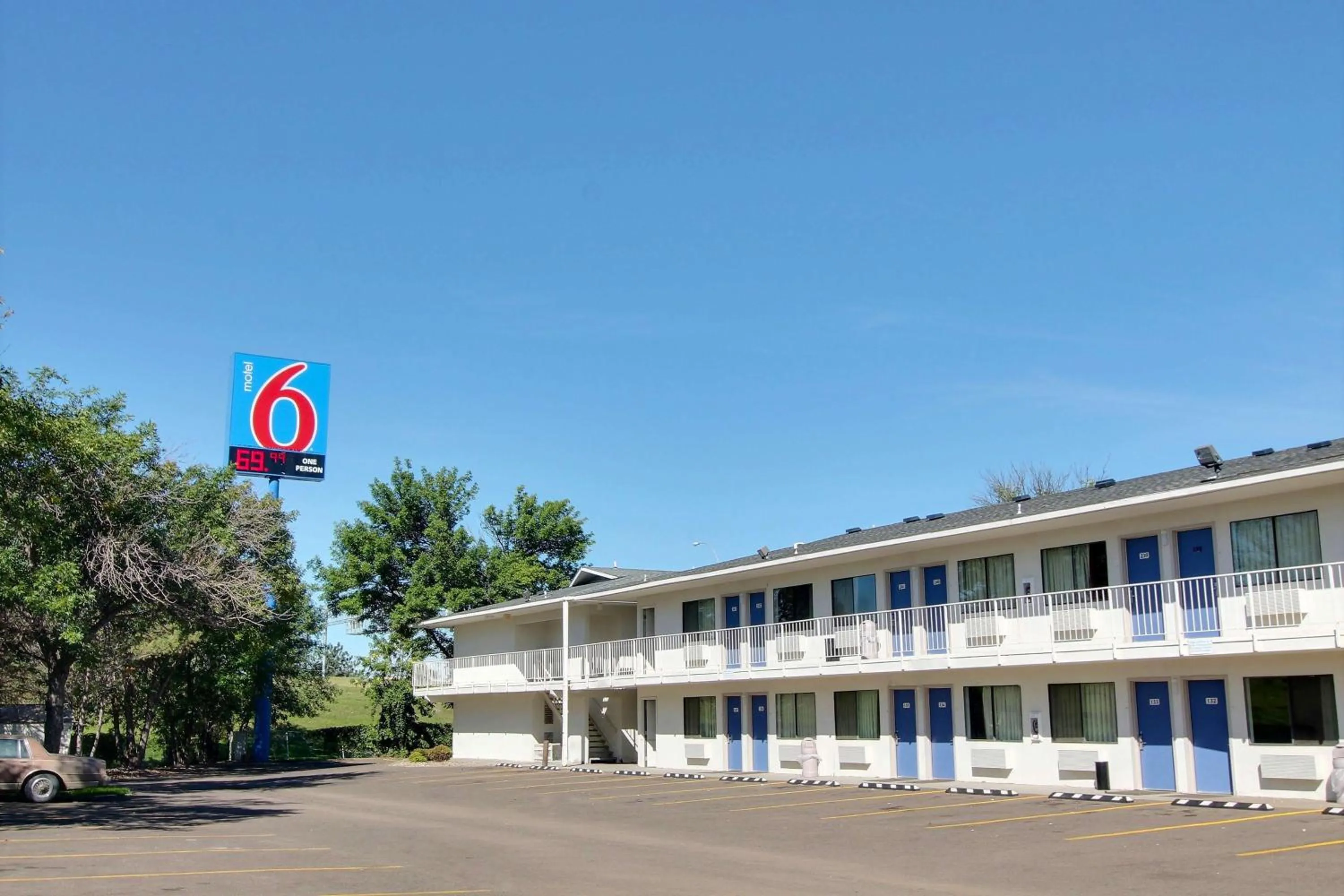 Property building in Motel 6-Bismarck, ND