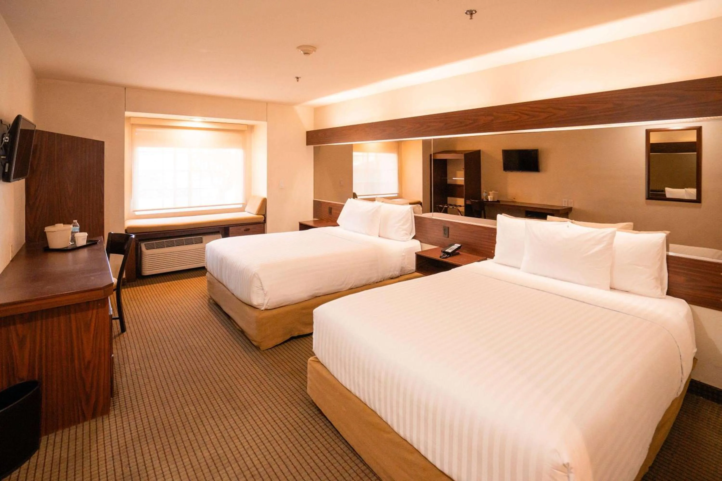 Photo of the whole room, Bed in Microtel Inn and Suites by Wyndham Ciudad Juarez, US Consulate