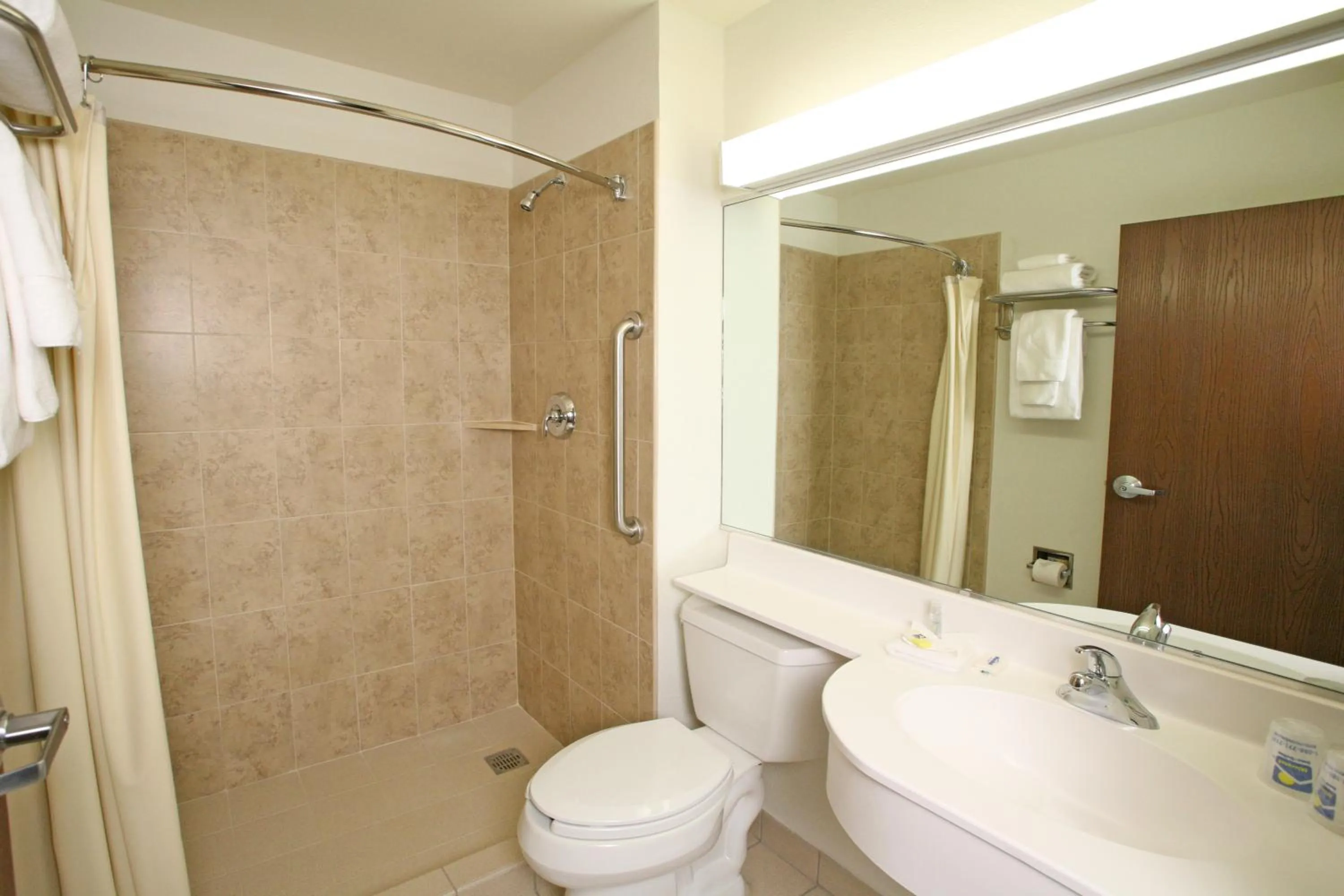 Shower in Microtel Inn and Suites by Wyndham Ciudad Juarez, US Consulate