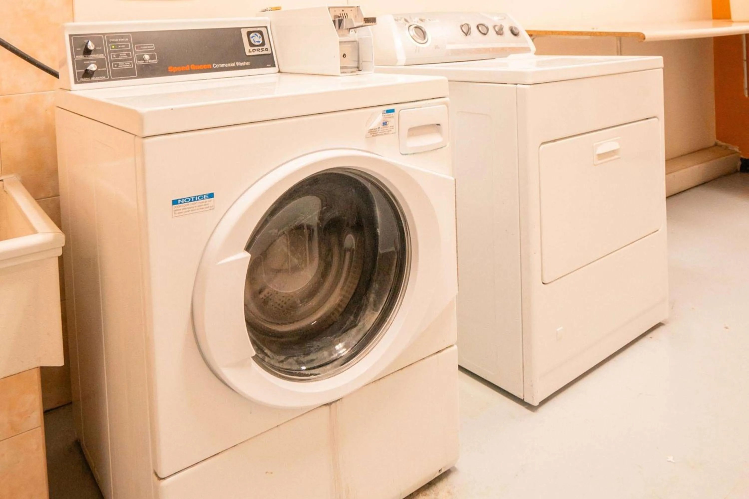 washing machine in Microtel Inn and Suites by Wyndham Ciudad Juarez, US Consulate