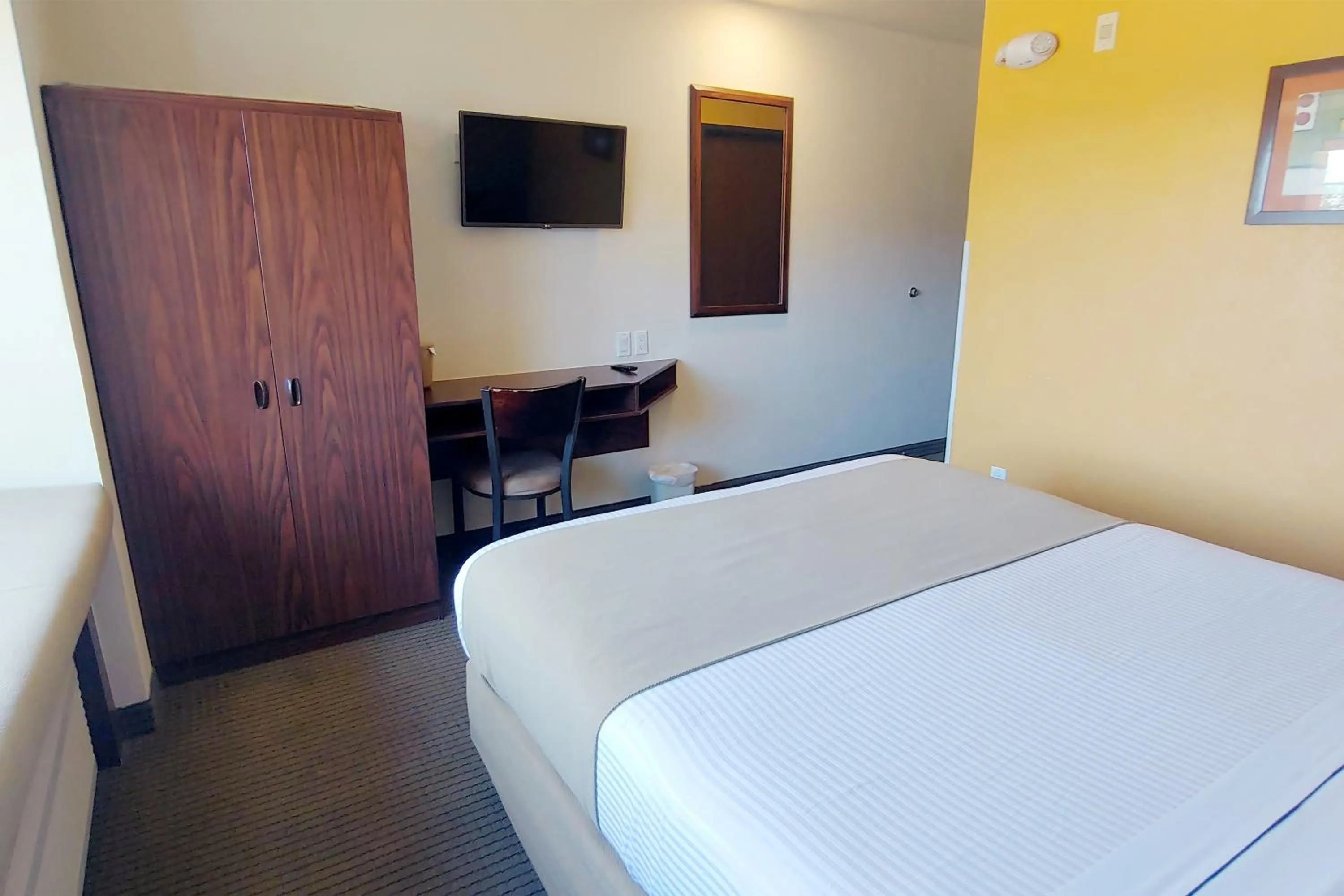 Bed in Microtel Inn and Suites by Wyndham Ciudad Juarez, US Consulate