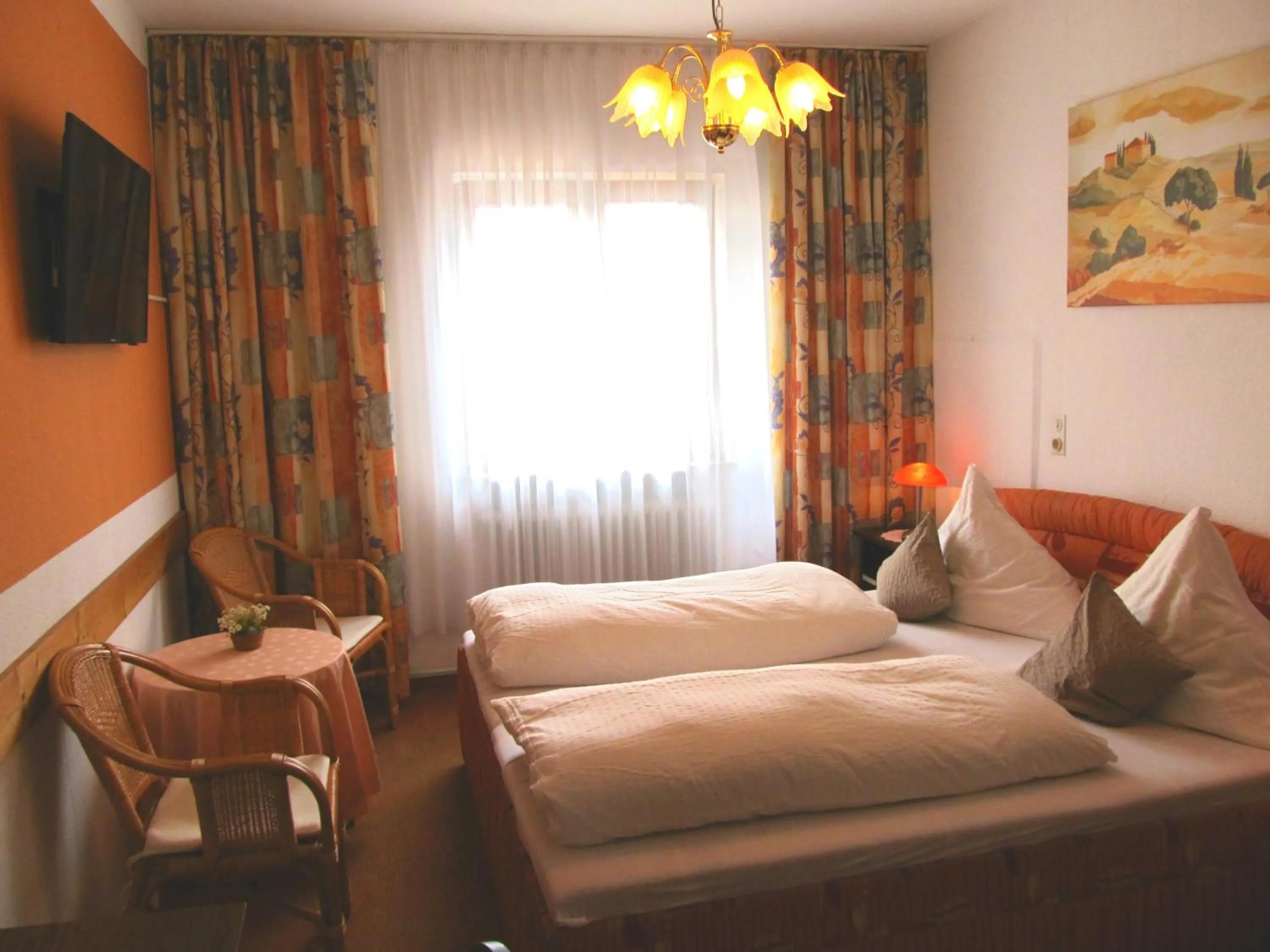 Photo of the whole room, Bed in Dinkelsbühler Hof