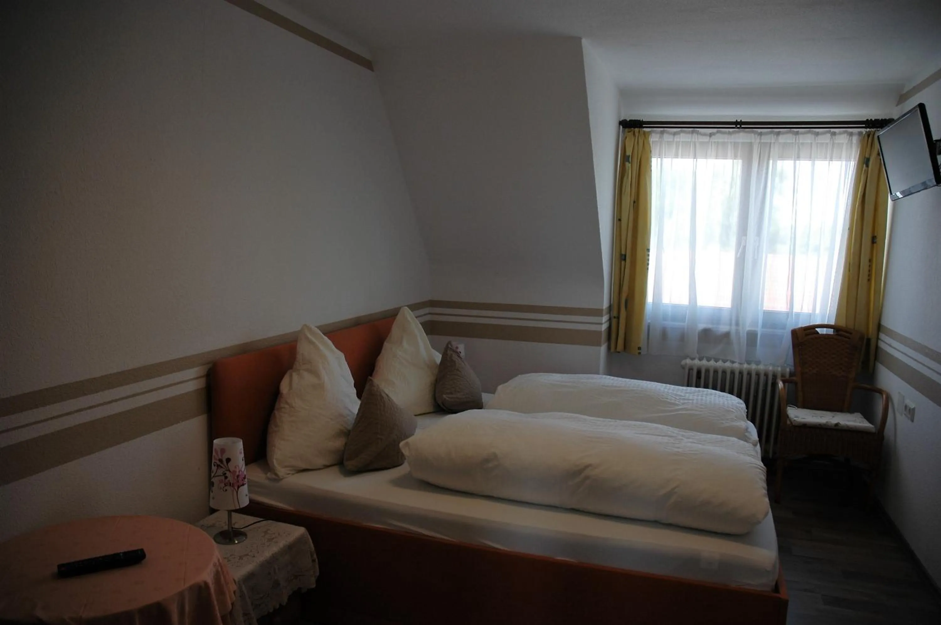 Photo of the whole room, Bed in Dinkelsbühler Hof