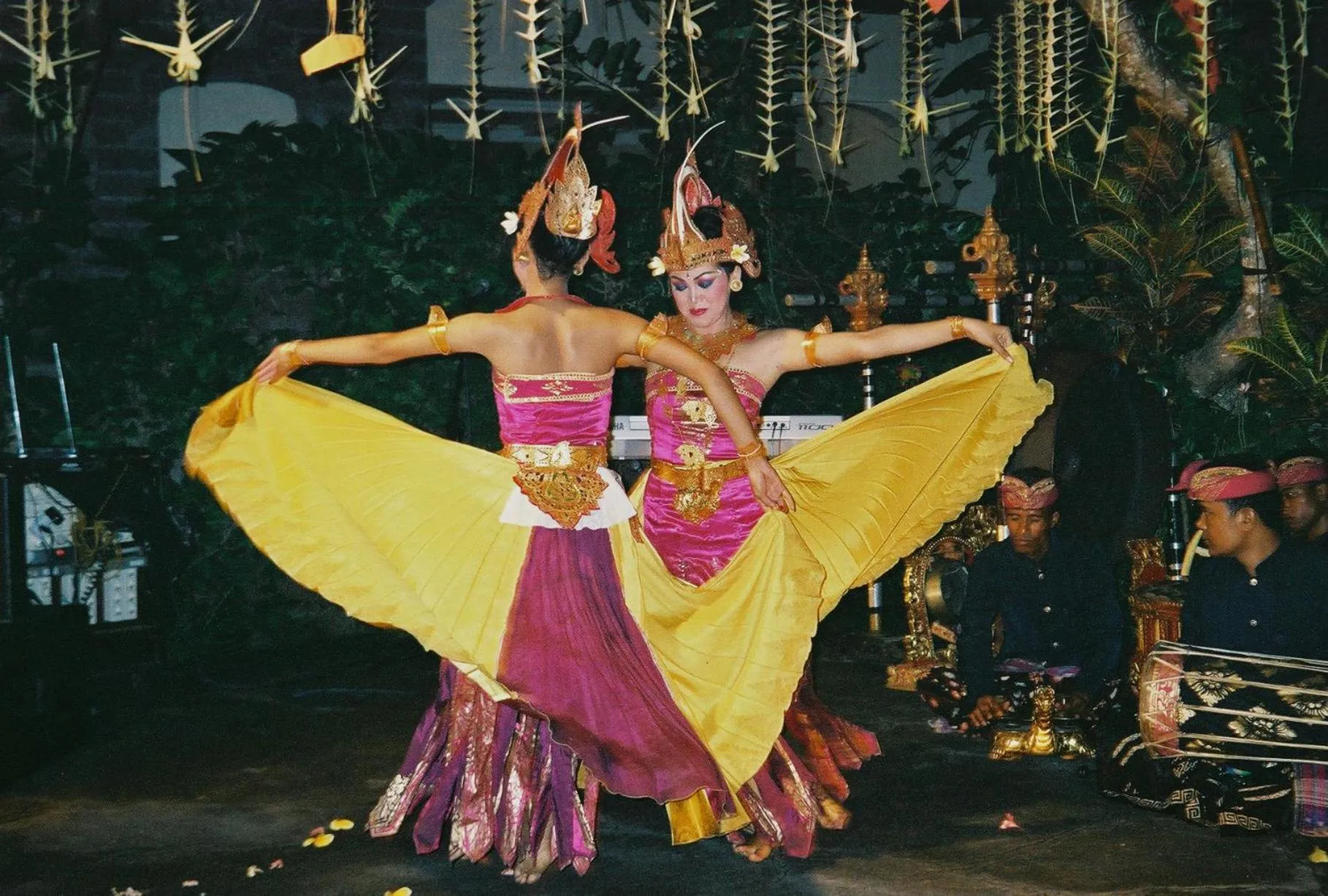 Entertainment in Hotel Puri Bambu