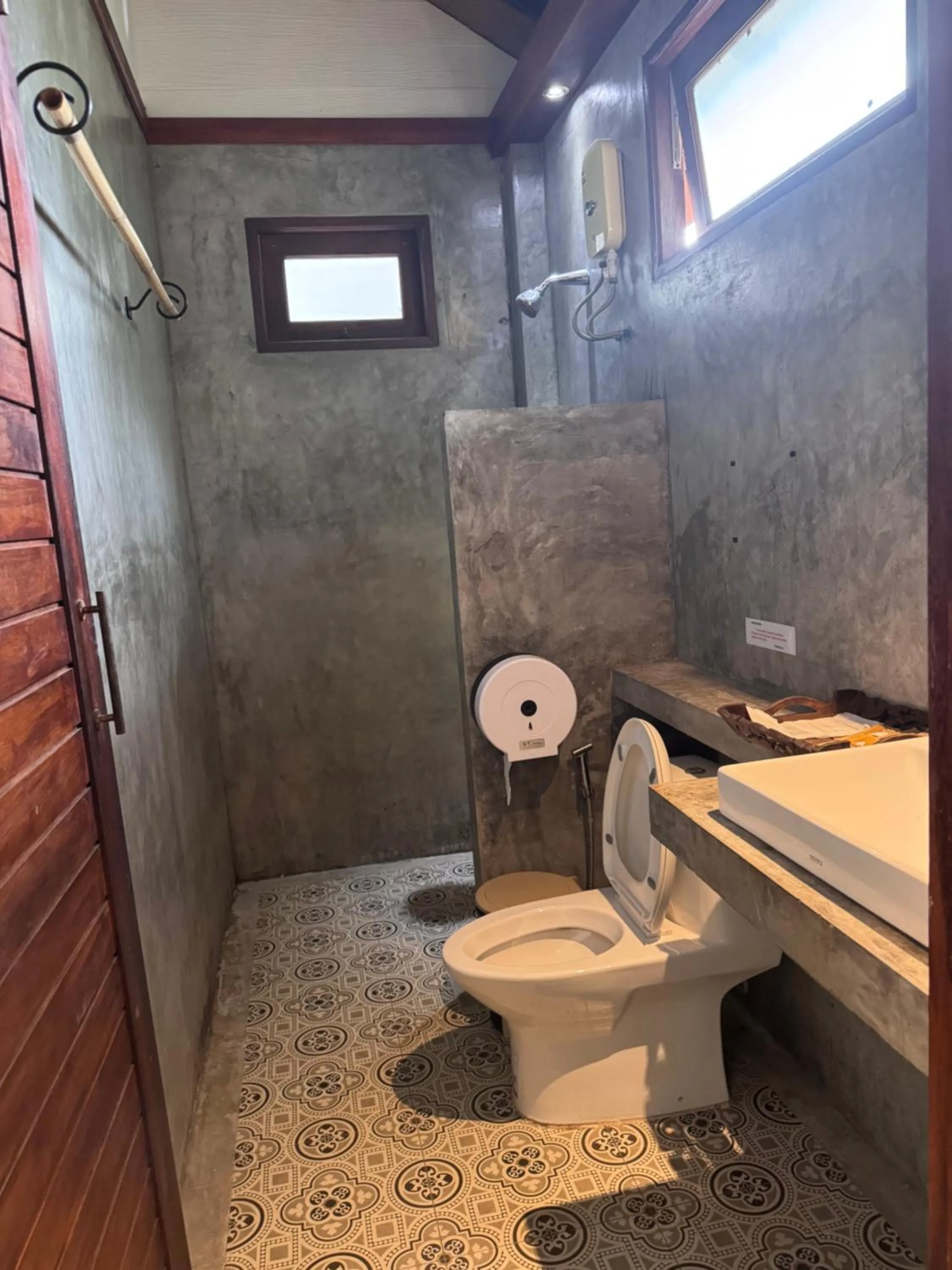 Toilet in Chunut House Resort