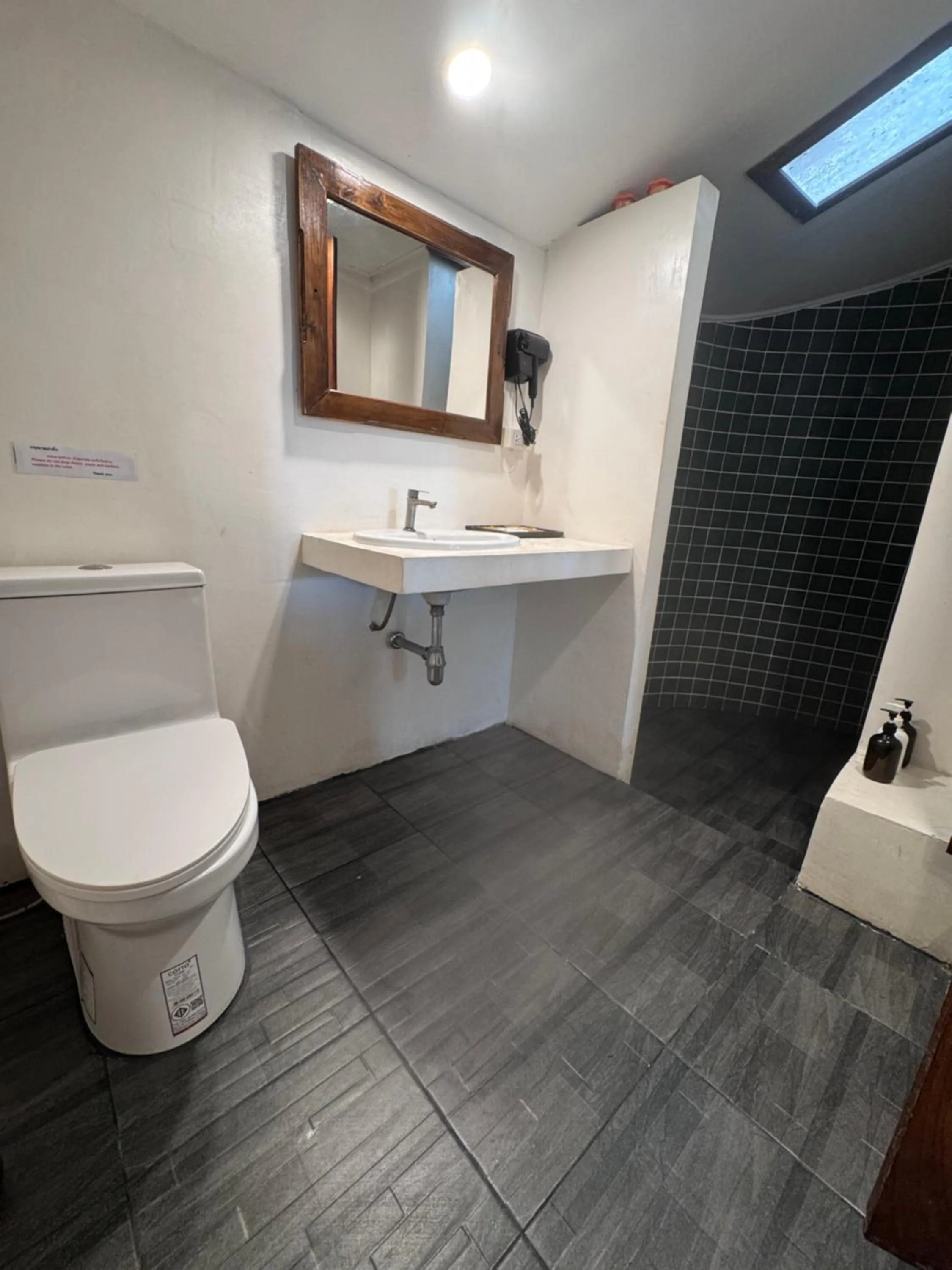 Toilet in Chunut House Resort