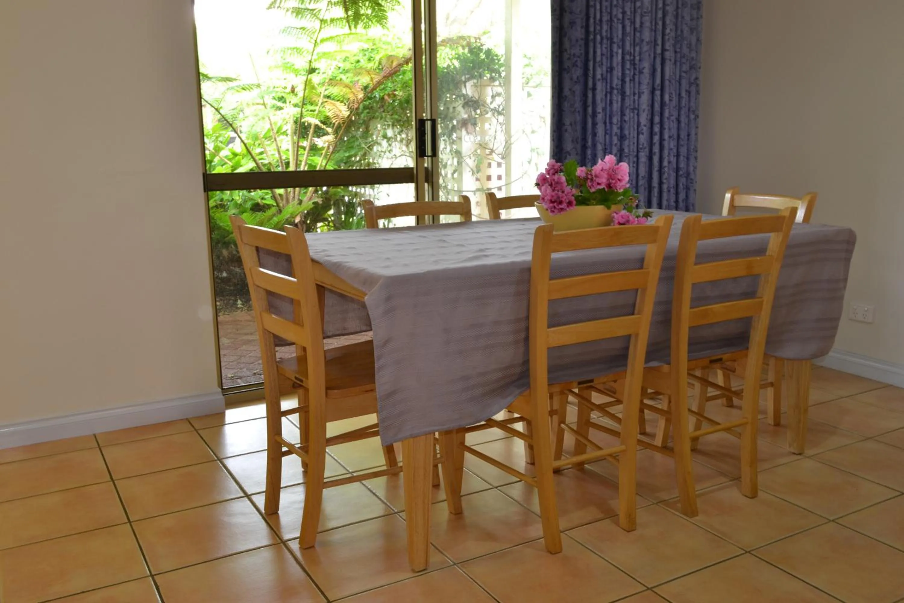 Patio in Dolphin Lodge Albany - Self Contained Apartments at Middleton Beach