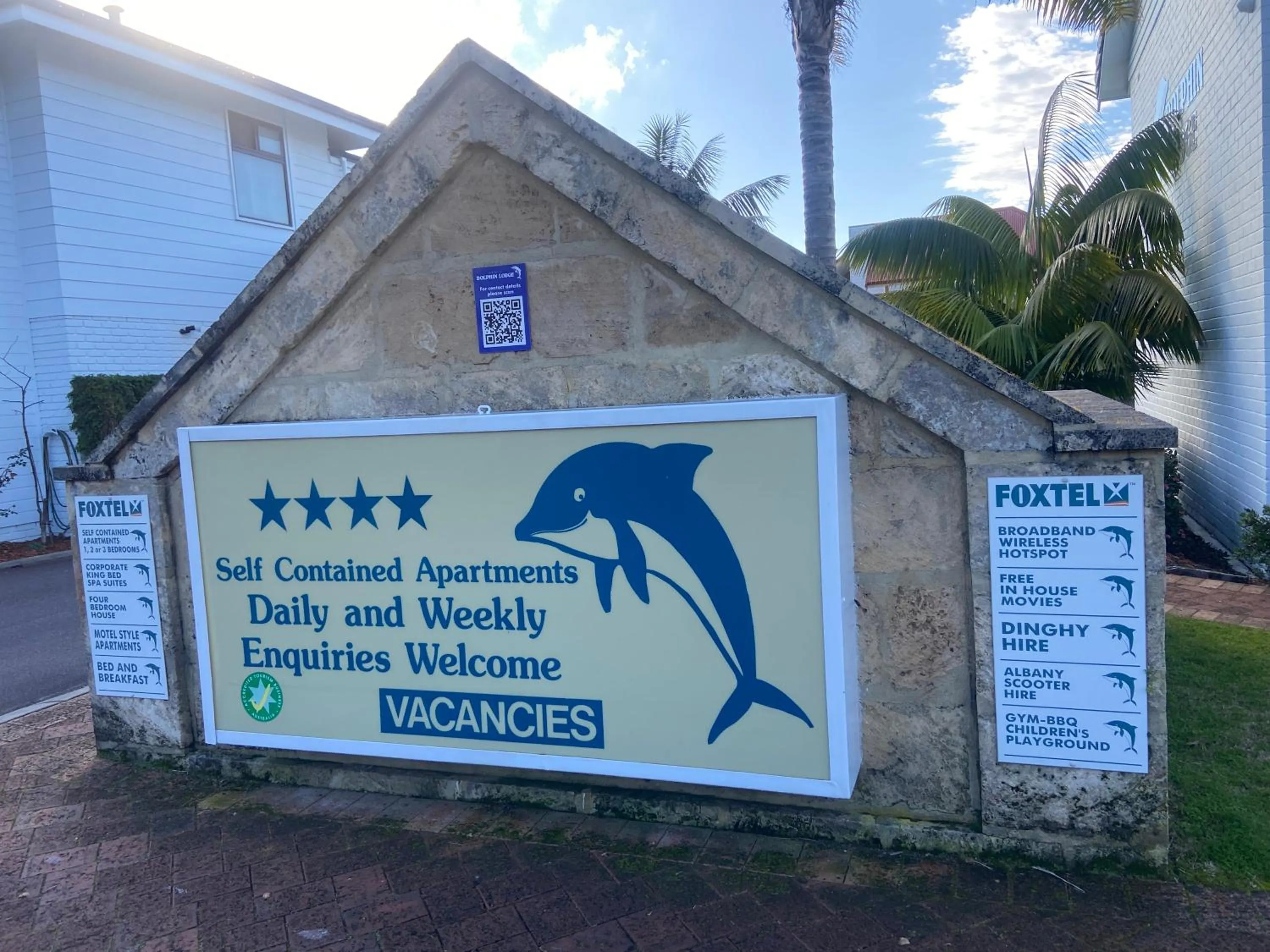 Property building in Dolphin Lodge Albany - Self Contained Apartments at Middleton Beach