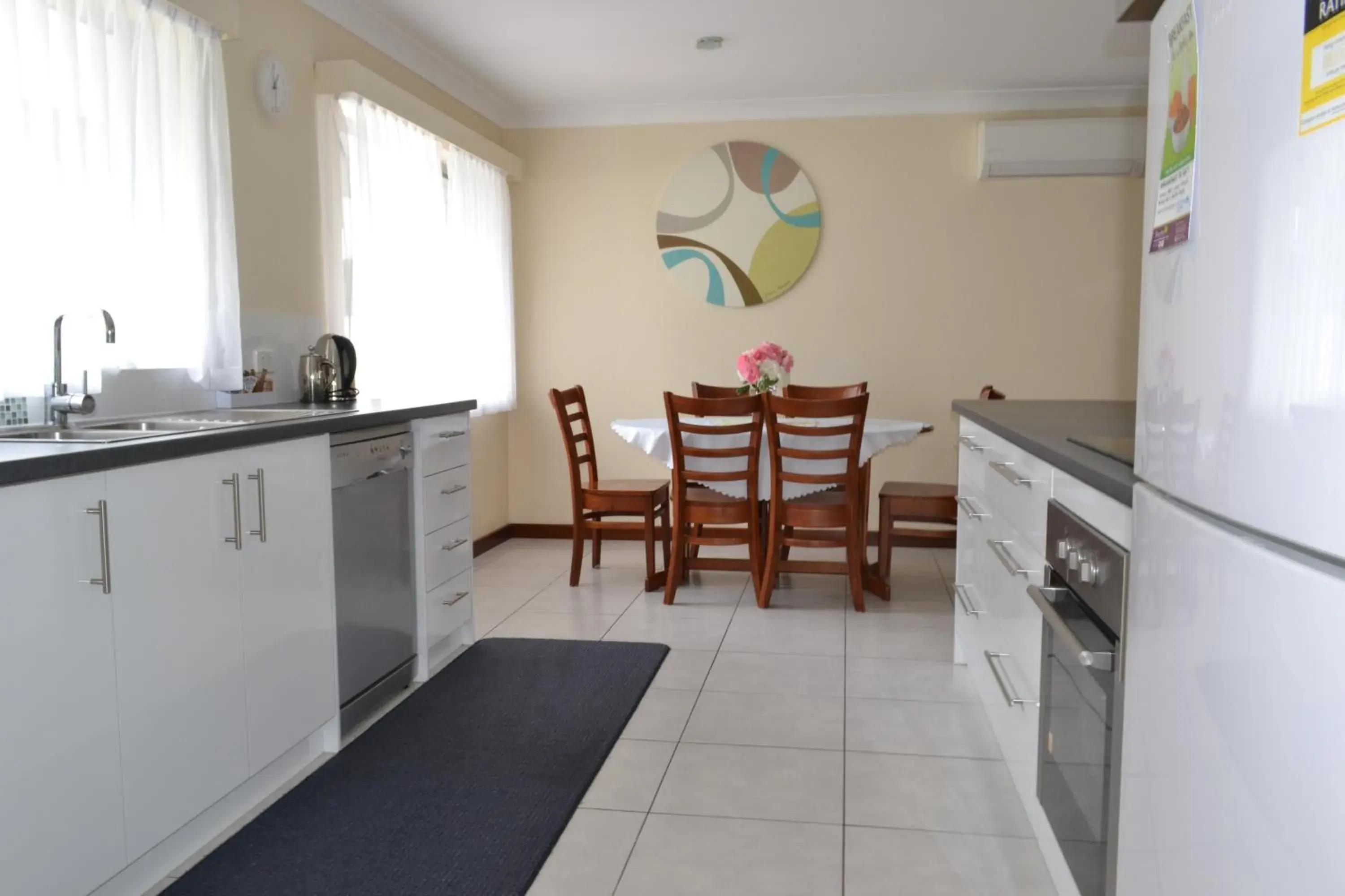 Three-Bedroom Apartment in Dolphin Lodge Albany - Self Contained Apartments at Middleton Beach Three-Bedroom Apartment in Dolphin Lodge Albany - Self Contained Apartments at Middleton Beach