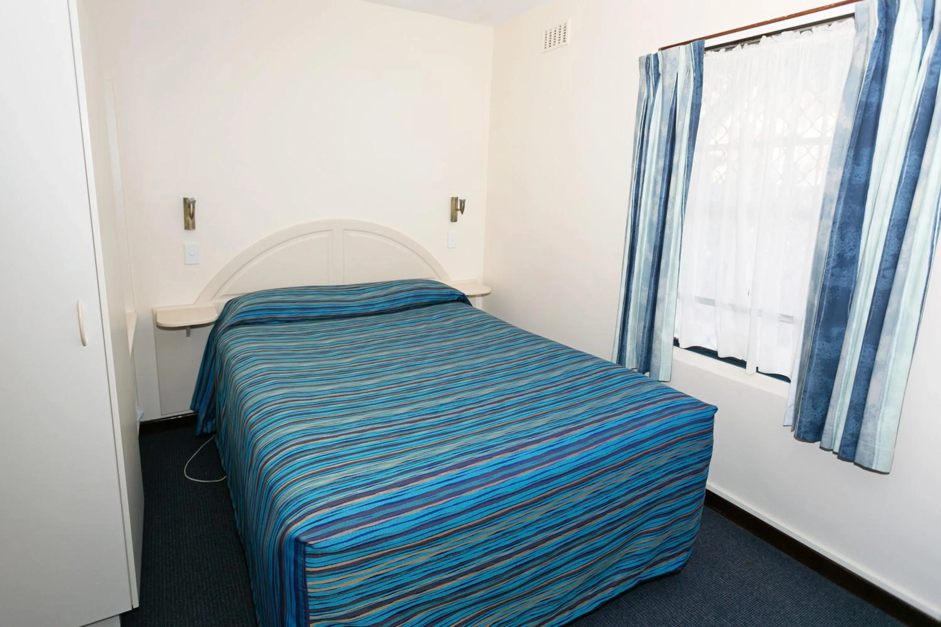 Bed in Dolphin Lodge Albany - Self Contained Apartments at Middleton Beach