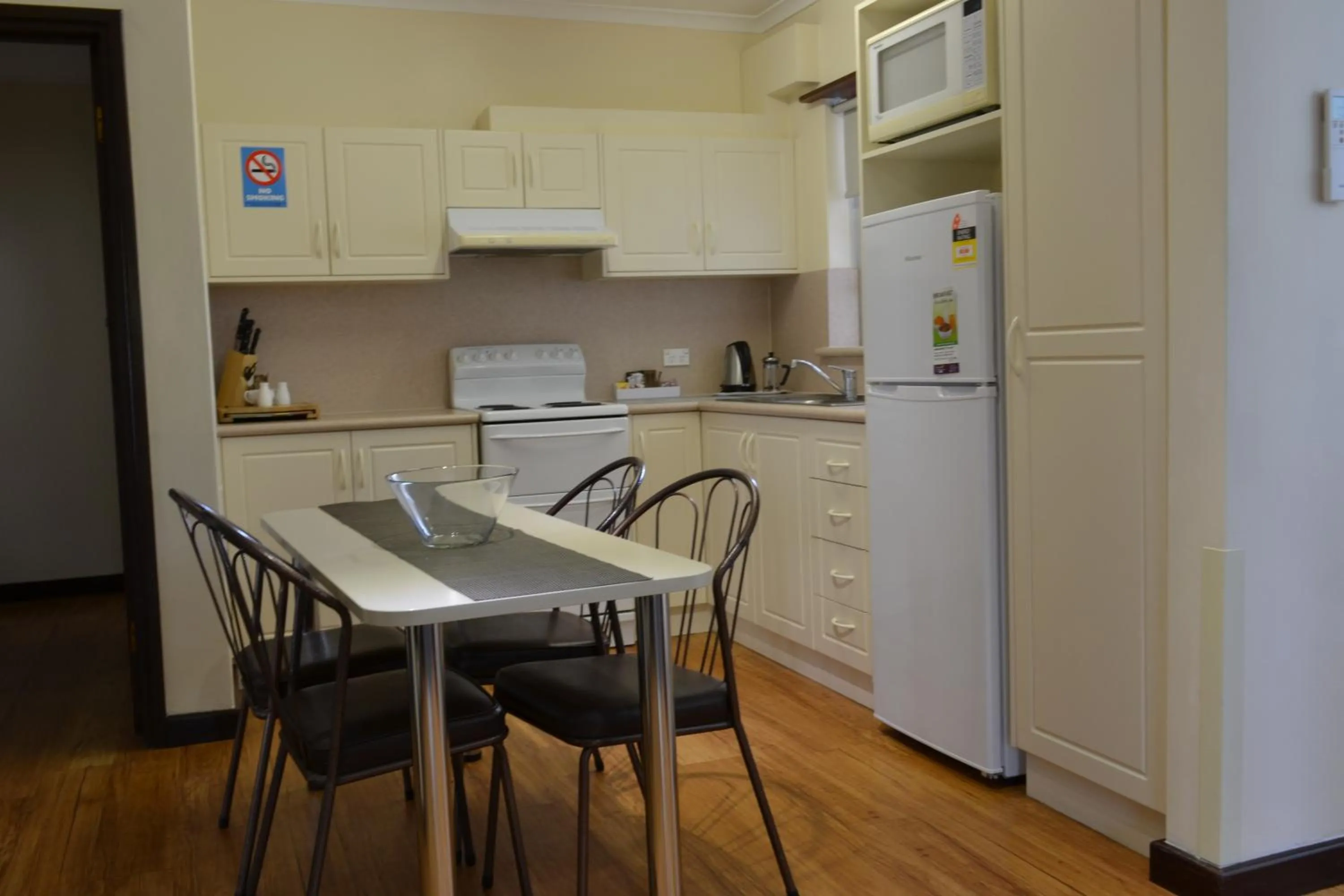 Kitchen or kitchenette in Dolphin Lodge Albany - Self Contained Apartments at Middleton Beach