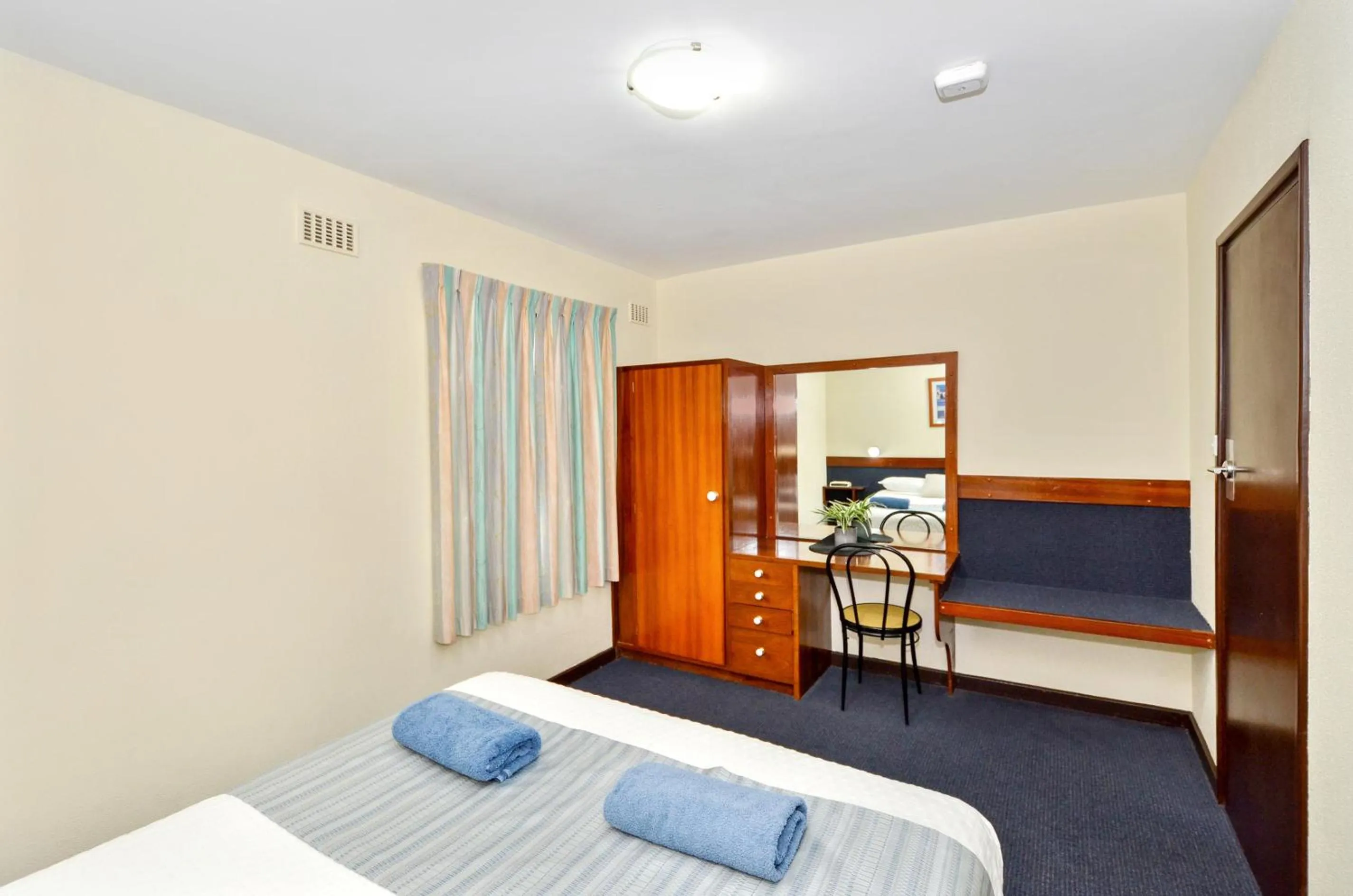 Bed in Dolphin Lodge Albany - Self Contained Apartments at Middleton Beach