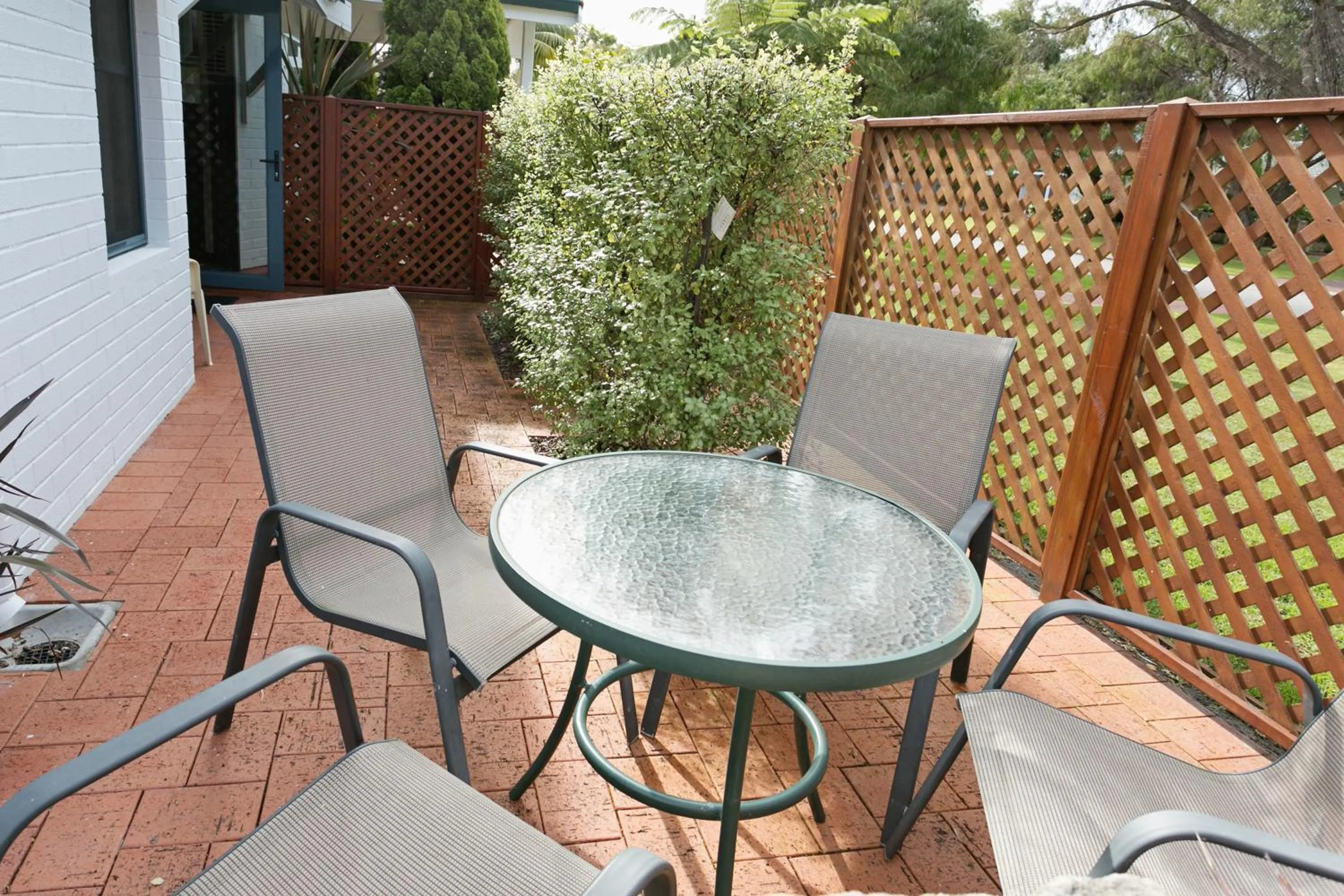 Patio in Dolphin Lodge Albany - Self Contained Apartments at Middleton Beach